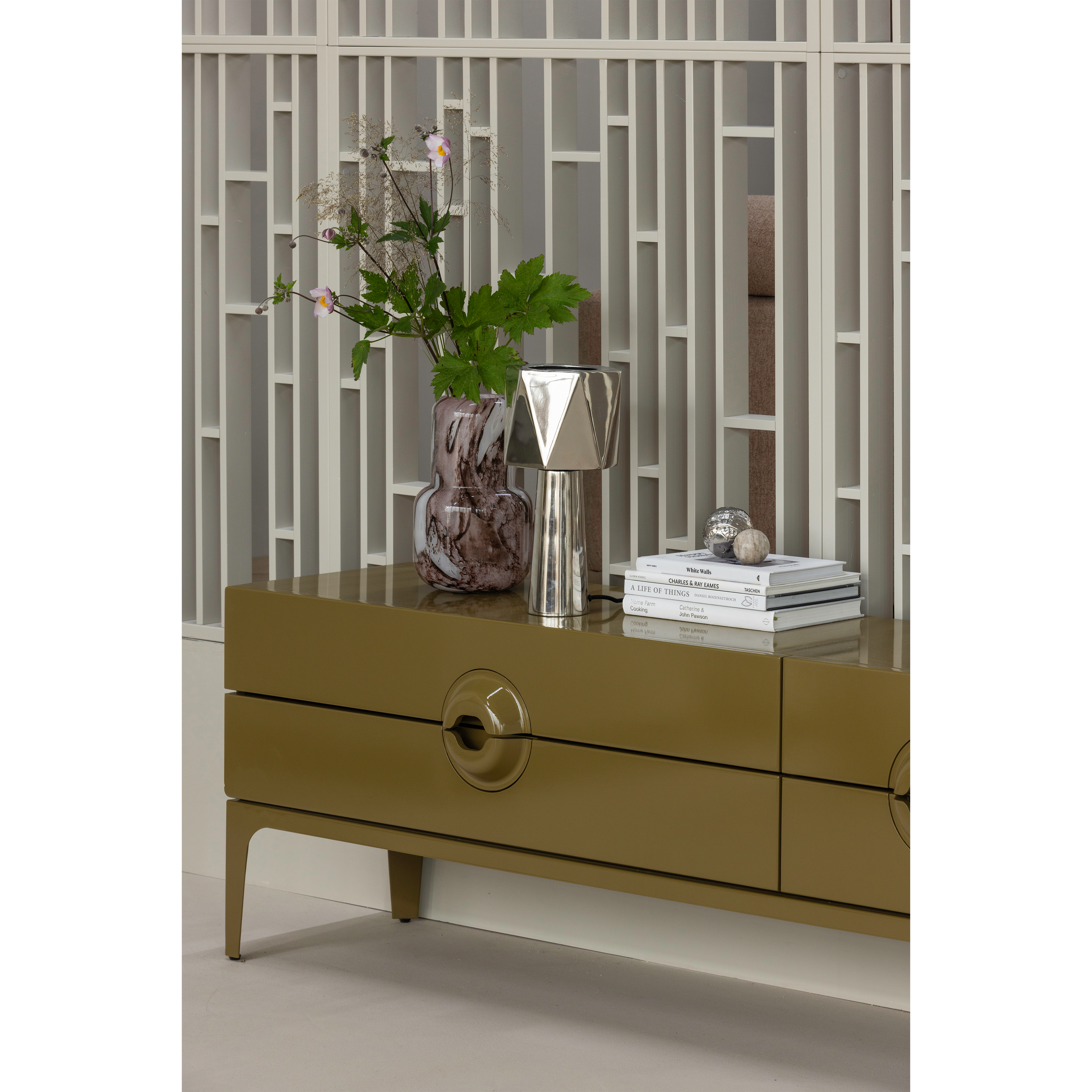 377622-C-377574-B-375103-H--01_SF_WP_Merge_tv_meubel_Rea_Tafellamp_Monika_handgevormde_vaas.png?auto=webp&format=png&width=1500&height=1500