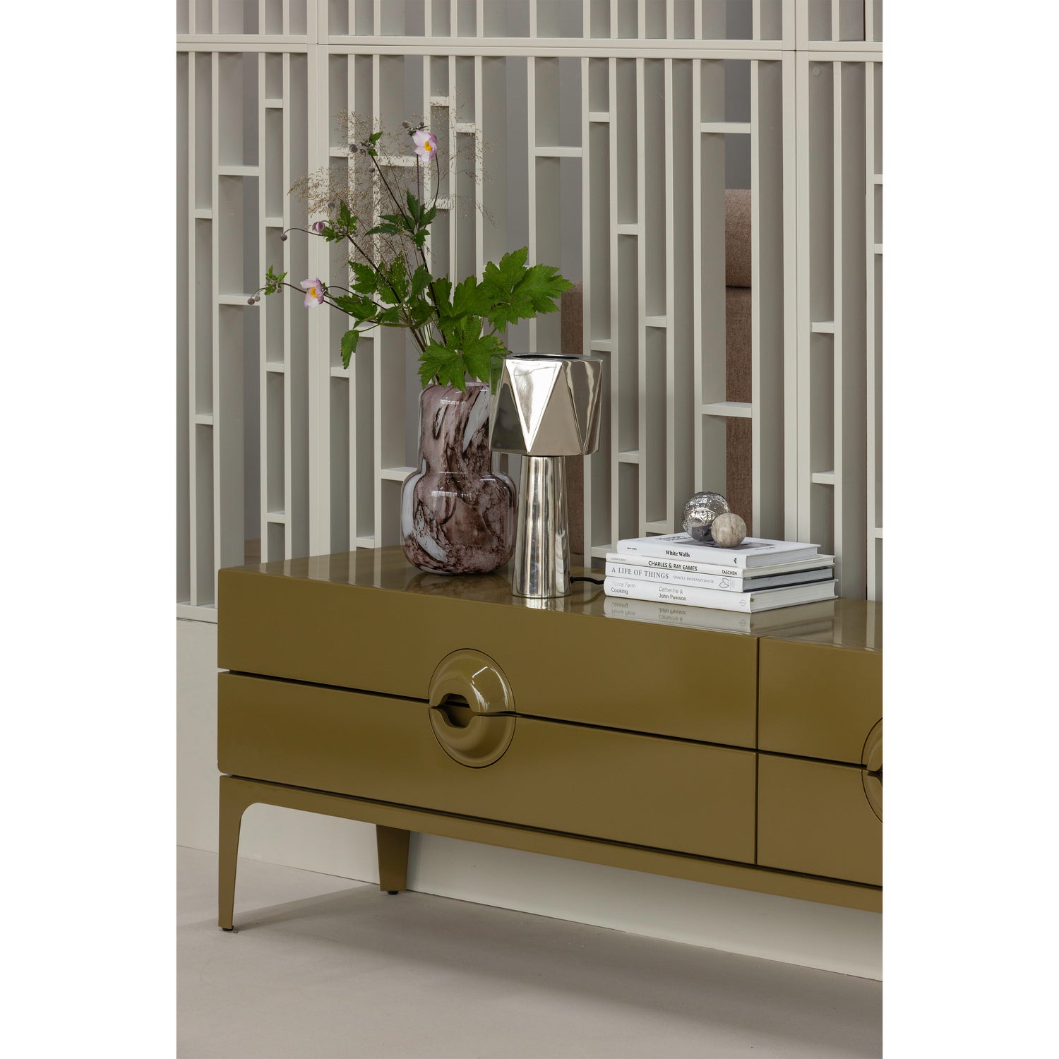 377622-C-377574-B-375103-H--01_SF_WP_Merge_tv_meubel_Rea_Tafellamp_Monika_handgevormde_vaas.png?auto=webp&format=png&width=1500&height=1500