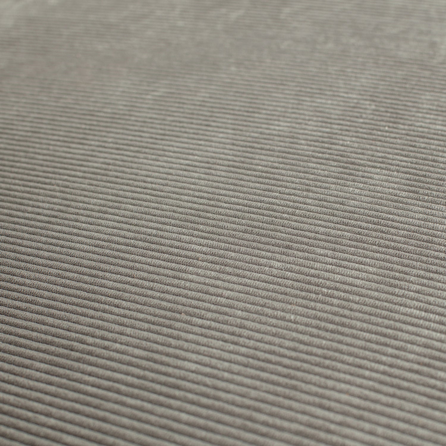 350409-G-340460-V-01_VS_KWO_Indy_3-zits_bank_ribstof_vergrijsd_groen_detail.jpg?auto=webp&format=png&width=1500&height=1500