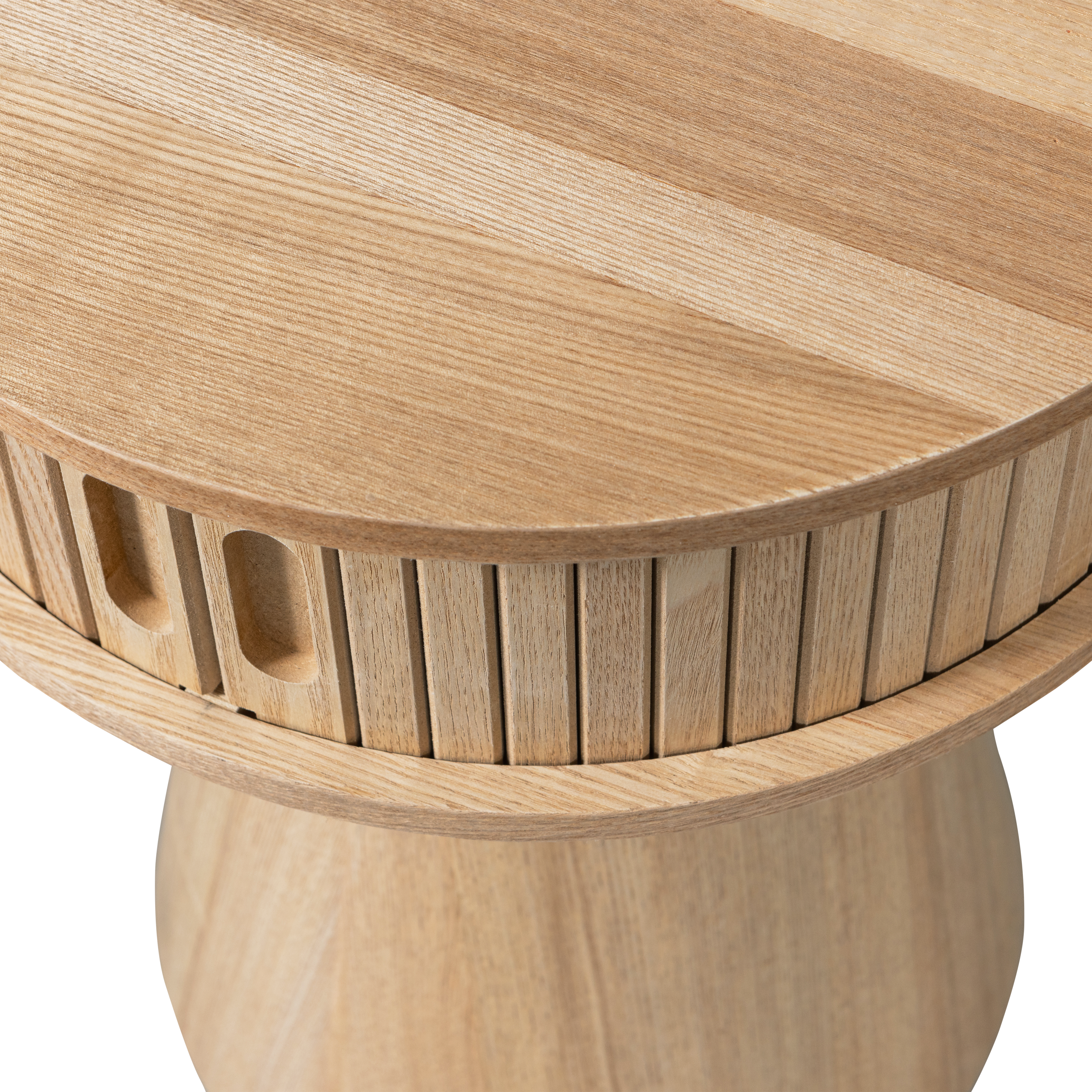 375058-N-01_VS_FA_Karri_nachtkastje_rond_hout_naturel_detail.png?auto=webp&format=png&width=1500&height=1500