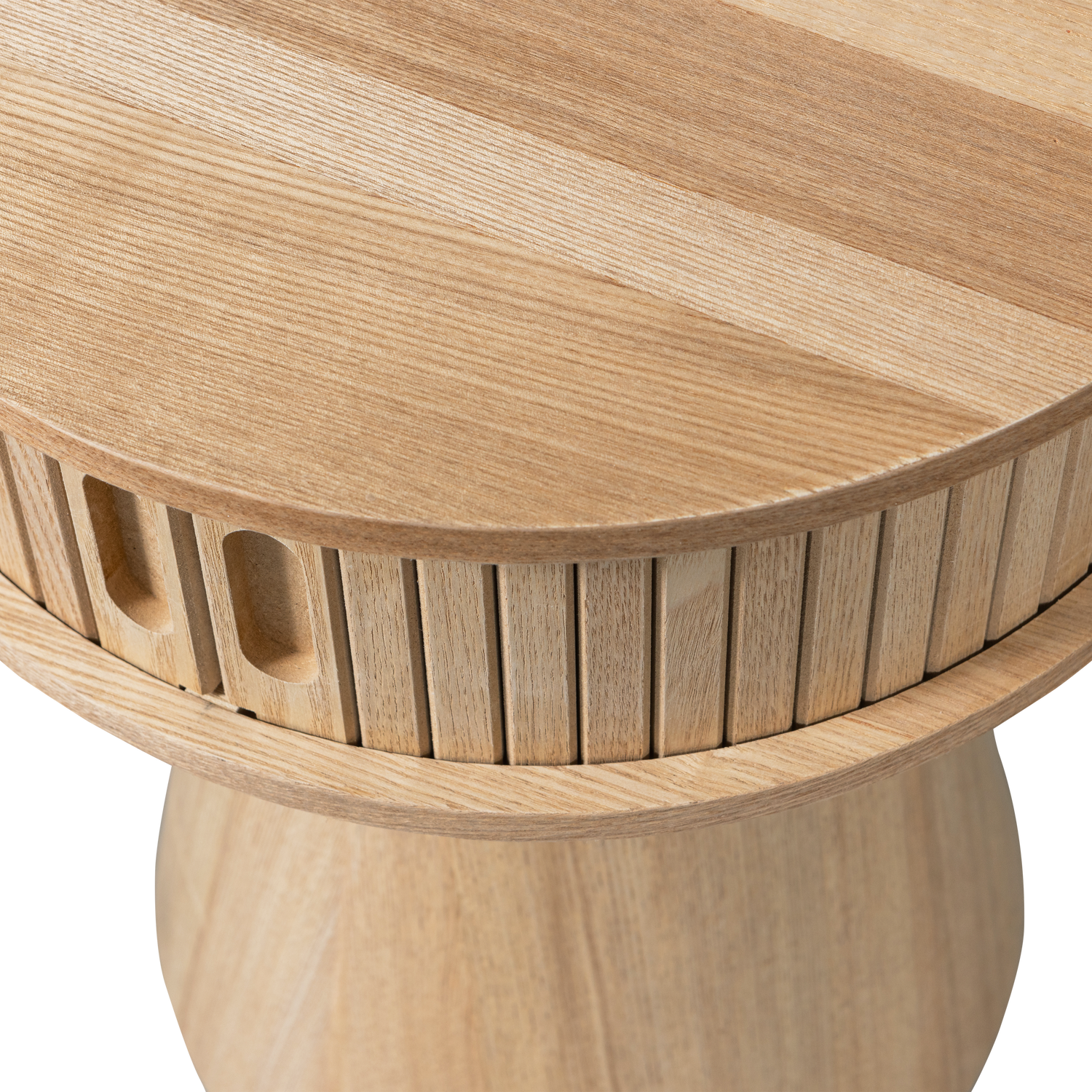375058-N-01_VS_FA_Karri_nachtkastje_rond_hout_naturel_detail.png?auto=webp&format=png&width=1500&height=1500