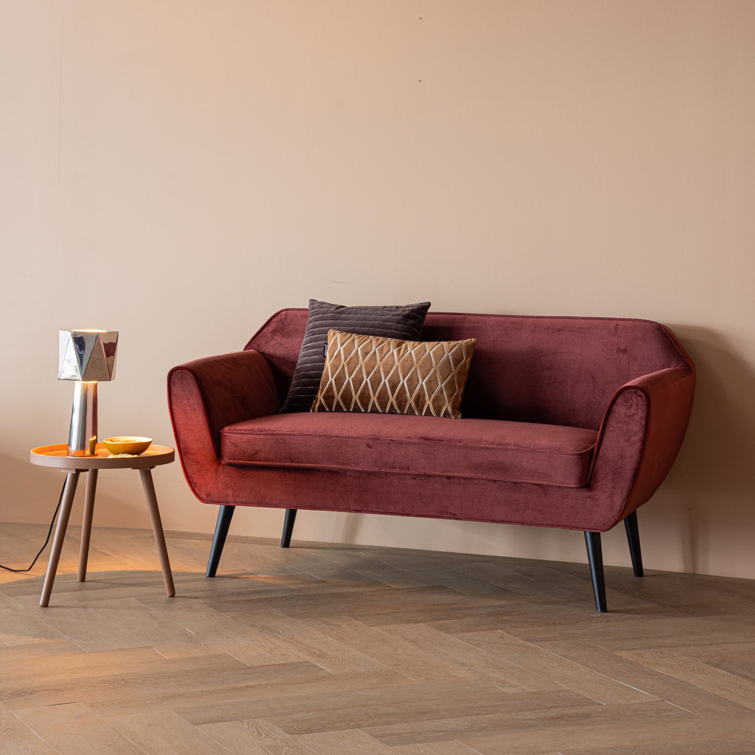377863-R__375426-R_01_SF_Rocco_bank_velvet_bordeauxrood_Sasha_oudroze_vierkant.jpg?auto=webp&format=png&width=1500&height=1500