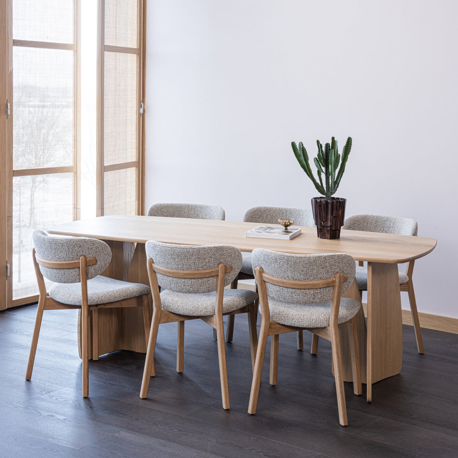 377930-N__377489-N_01_SF_FQ_Oakline_curve_eettafel_220x100cm_naturel_Udar_naturel_vierkant.jpg?auto=webp&format=png&width=1500&height=1500