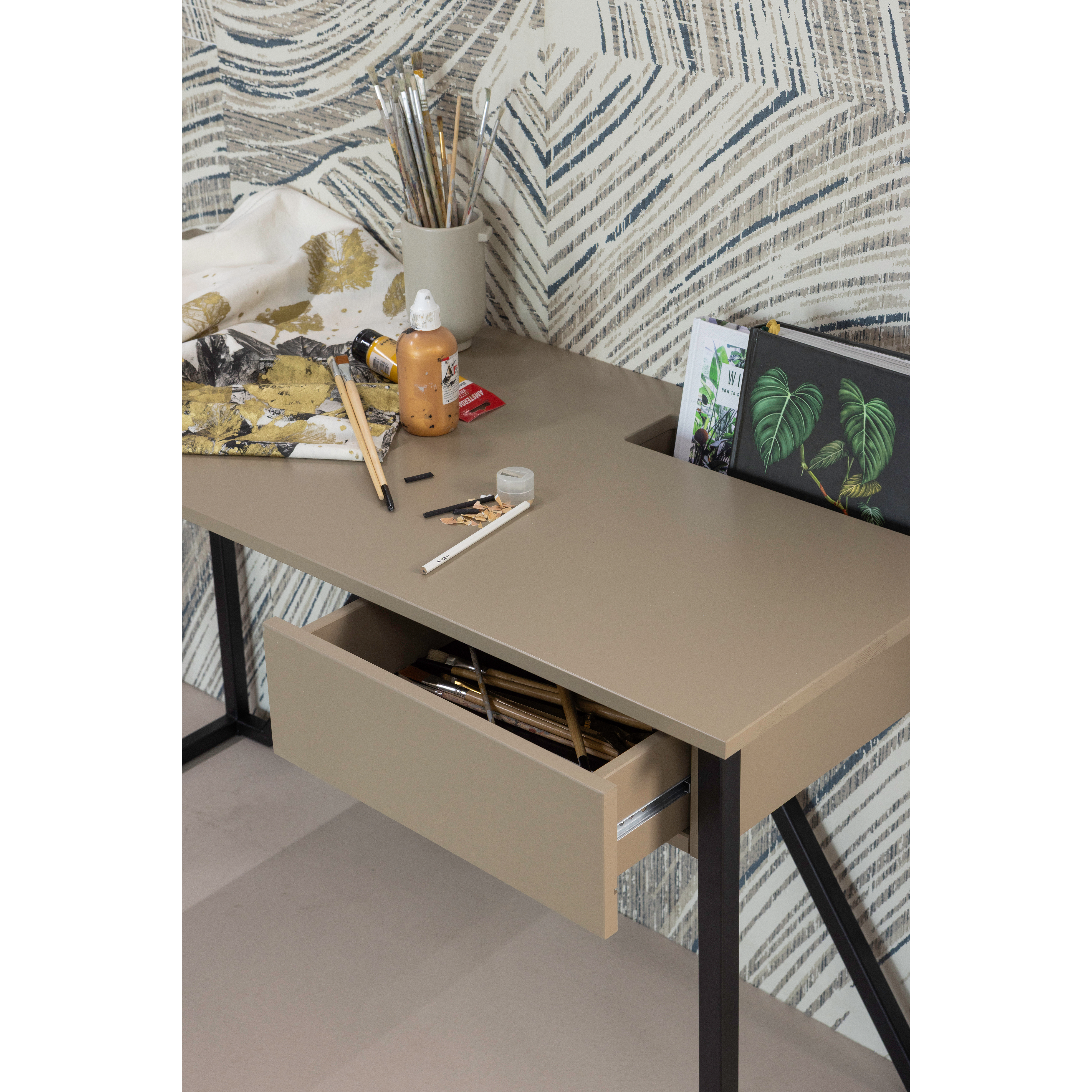 373899-M-02_SF_ES_New_Julius_bureau_grenen_mud_detail.png?auto=webp&format=png&width=1500&height=1500