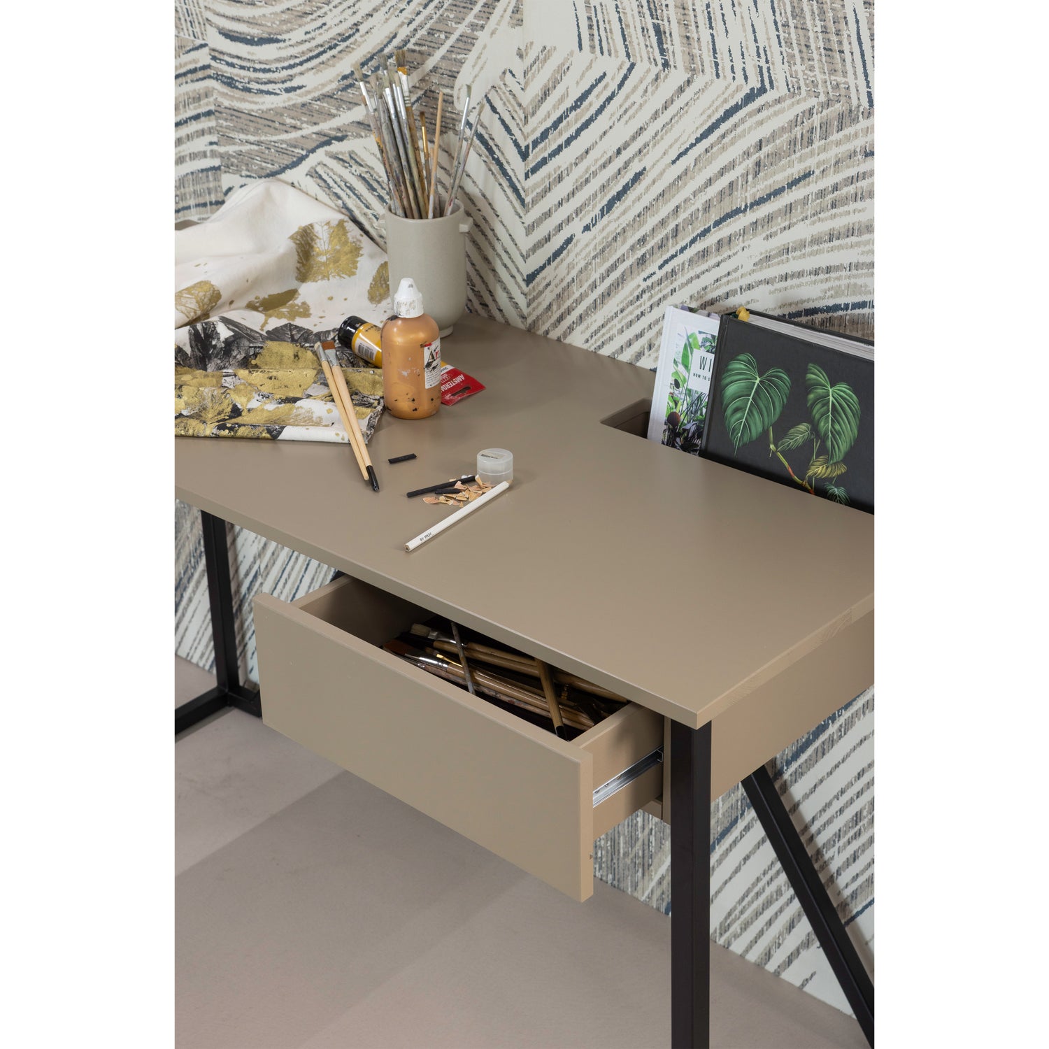 373899-M-02_SF_ES_New_Julius_bureau_grenen_mud_detail.png?auto=webp&format=png&width=1500&height=1500