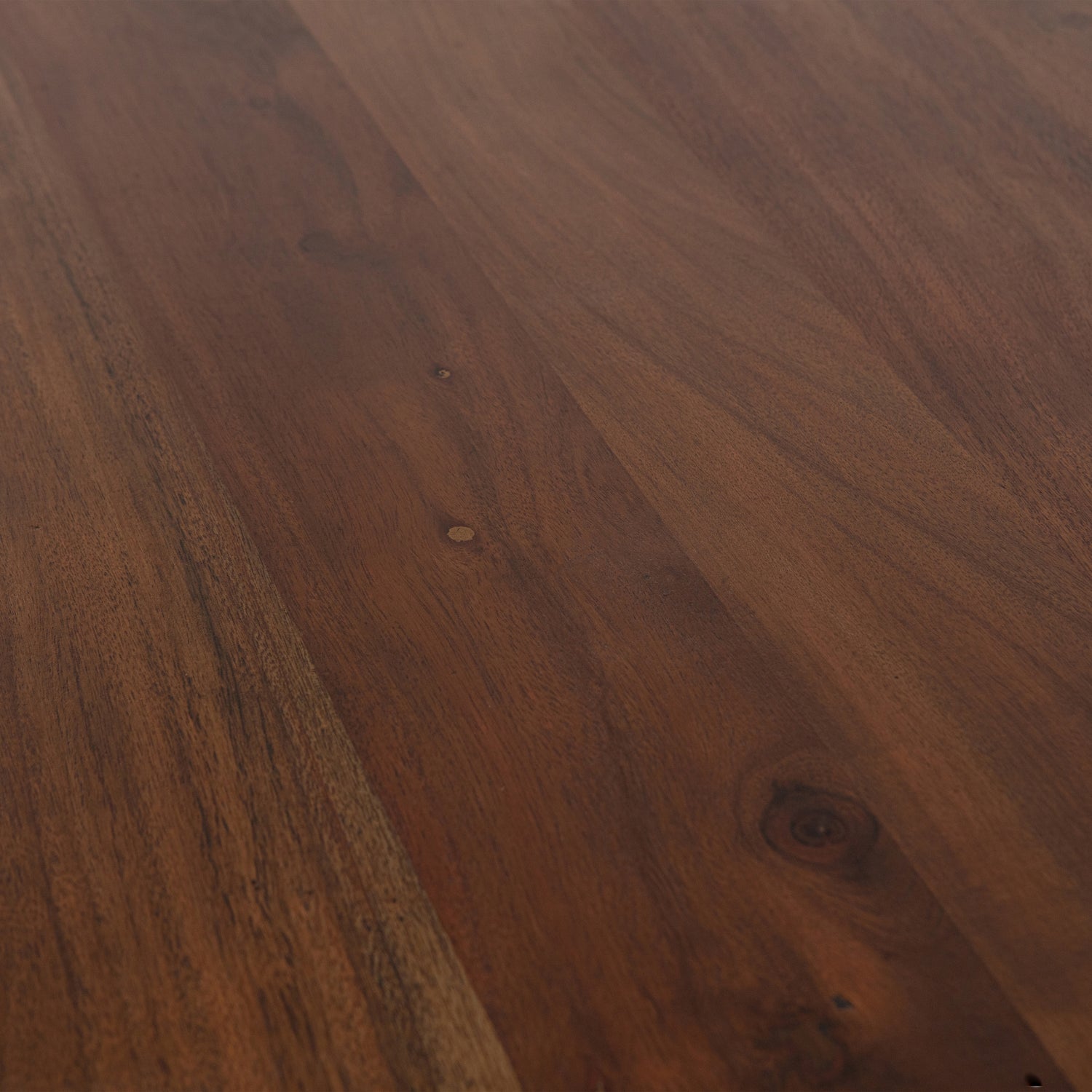 800989-W-02_VS_BP_Roundly_eetkamertafel_walnoot_200x100_detail.jpg?auto=webp&format=png&width=1500&height=1500