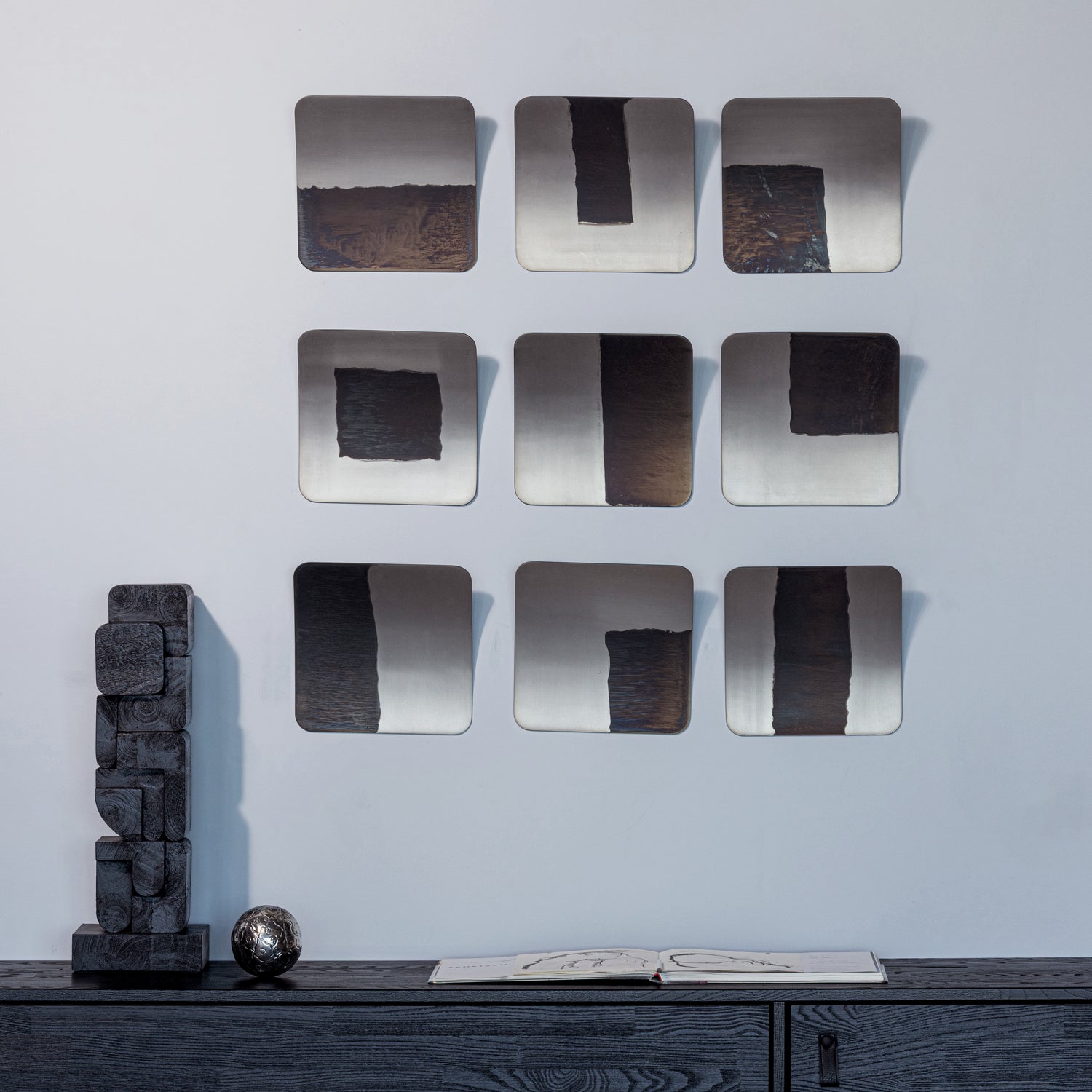 377945-N__377941-Z_01_SF_Nami_wanddeco_set_metaal_nikkel_Ivan_sculptuur_vierkant.jpg?auto=webp&format=png&width=1500&height=1500