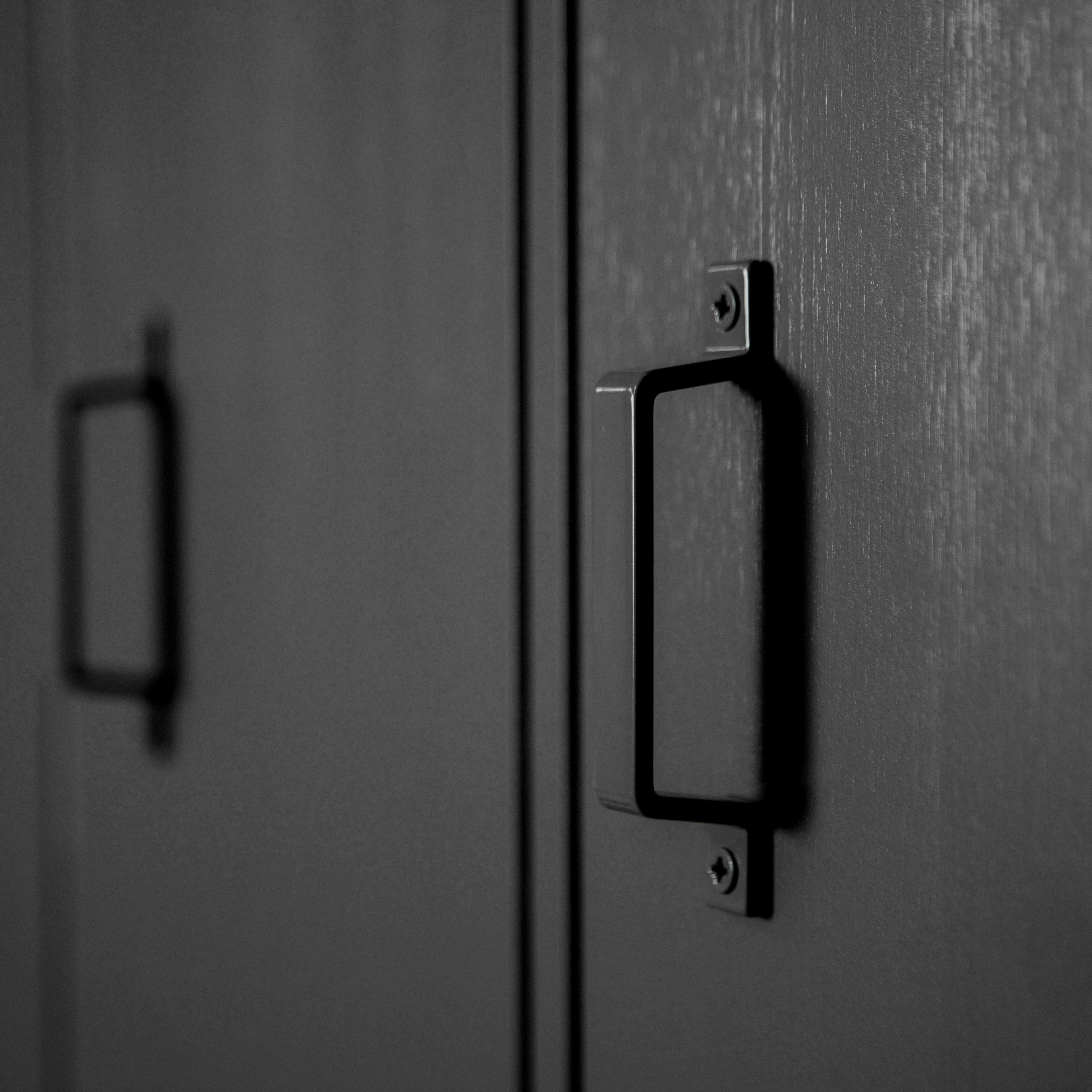 378586-GOZ-02_VS_FA_Stijn_hoog_2drs_lockerkast_zwart_PS_detail.jpg?auto=webp&format=png&width=1500&height=1500