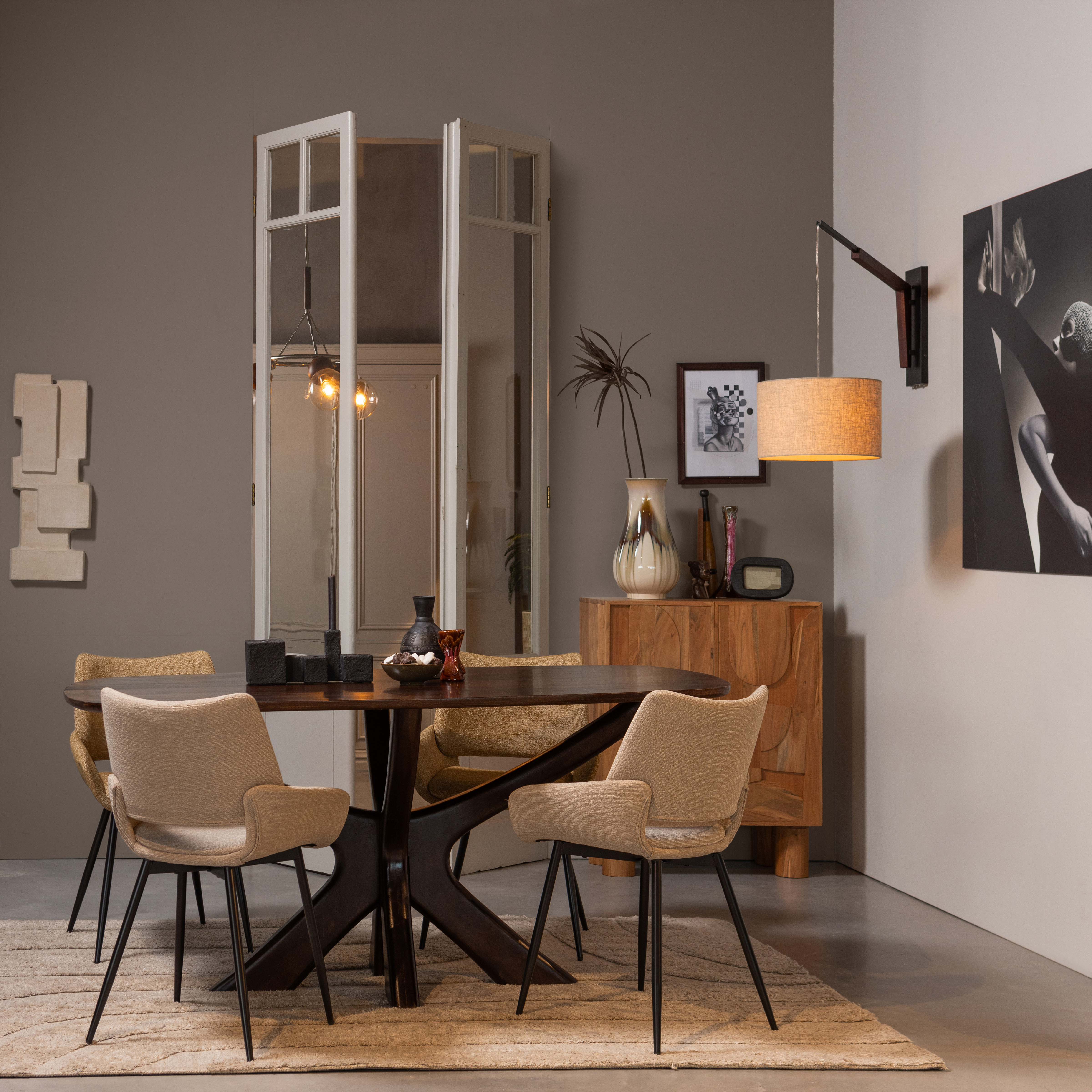 801384-Z-801384-M-801359-W-801380-N-801280-N-801306-G-01_SF_BP_Parade_zand_mosterd_Bridge_eettafel_Notice_kastje_Brim_wandlamp_Inure_VIERKANT.jpg?auto=webp&format=png&width=1500&height=1500