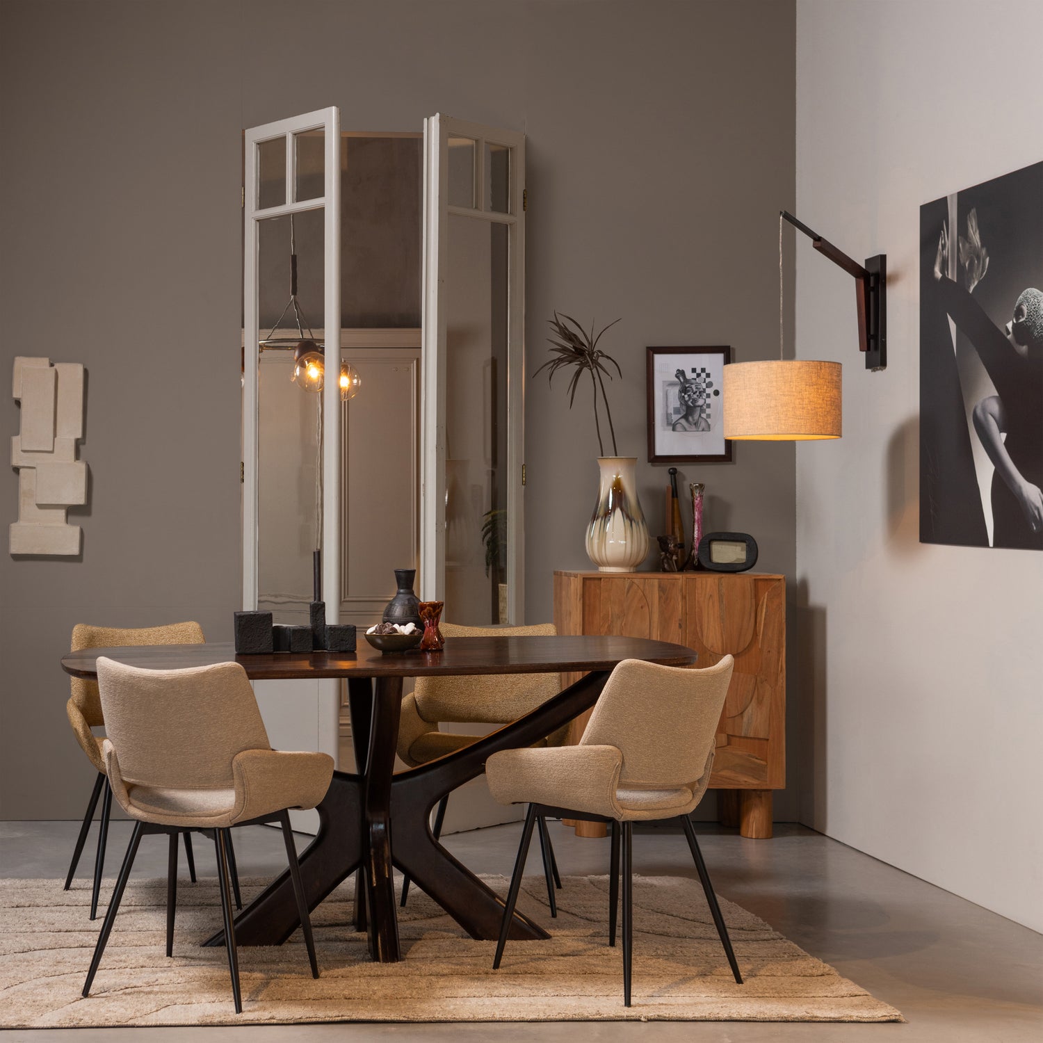 801384-Z-801384-M-801359-W-801380-N-801280-N-801306-G-01_SF_BP_Parade_zand_mosterd_Bridge_eettafel_Notice_kastje_Brim_wandlamp_Inure_VIERKANT.jpg?auto=webp&format=png&width=1500&height=1500