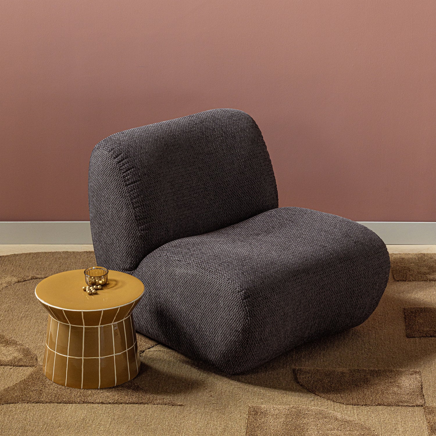 377898-CA__377789-H-01_SF_Nomu_chenille_antraciet_Plu_honinggeel_vierkant.jpg?auto=webp&format=png&width=1500&height=1500