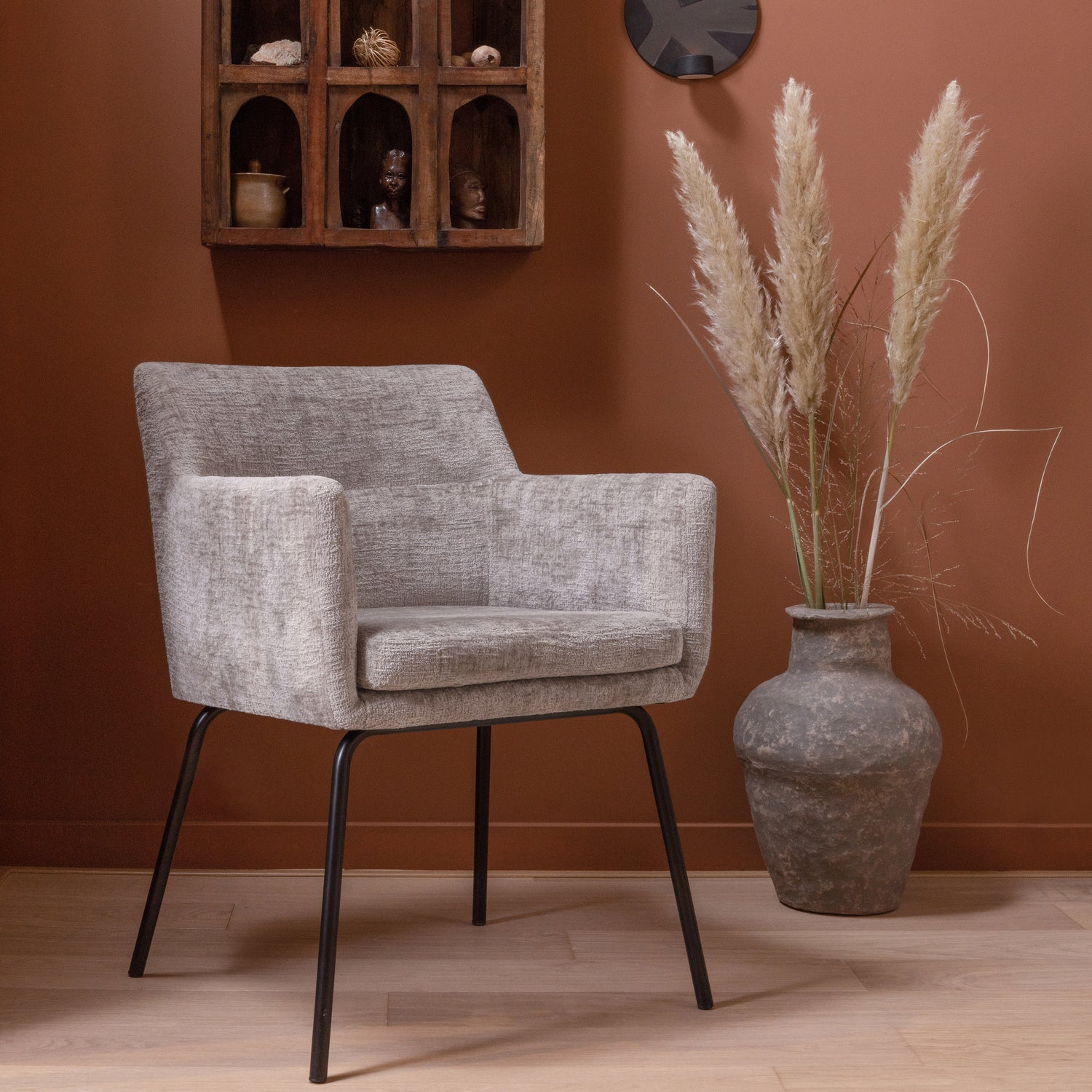 200360-W-800329-C-200353-N-200359-Z-01_SF_BL_Kam_eetkamerstoel_off_white_Pompeii_vaas_Grien_wandkast_Streep_wand_kaarsenhouders_VIERKANT.jpg?auto=webp&format=png&width=1500&height=1500