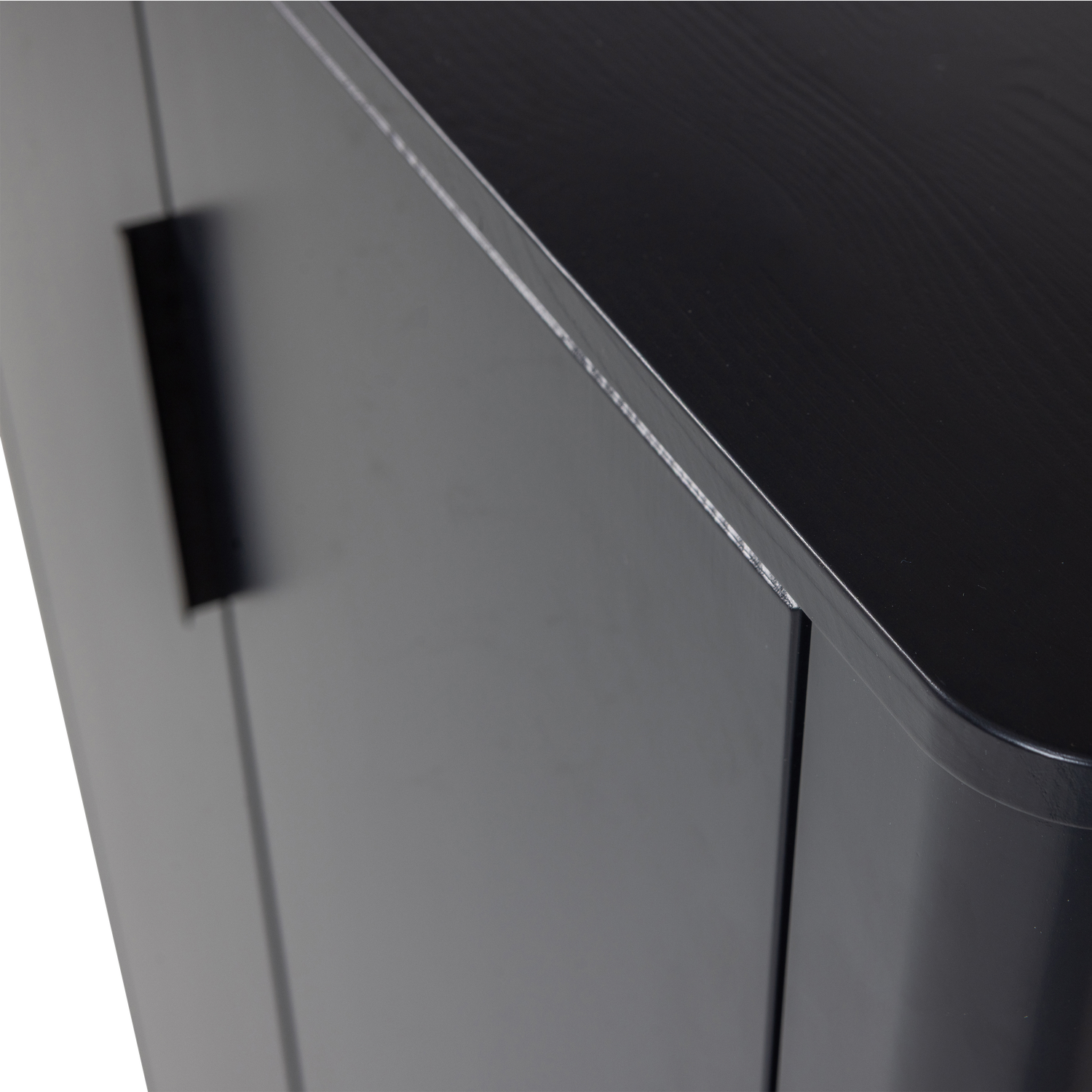 377692-MZ-01_VS_WP_Gunnar_2-deurs_kast_grenen_zwart_C1.png?auto=webp&format=png&width=1500&height=1500