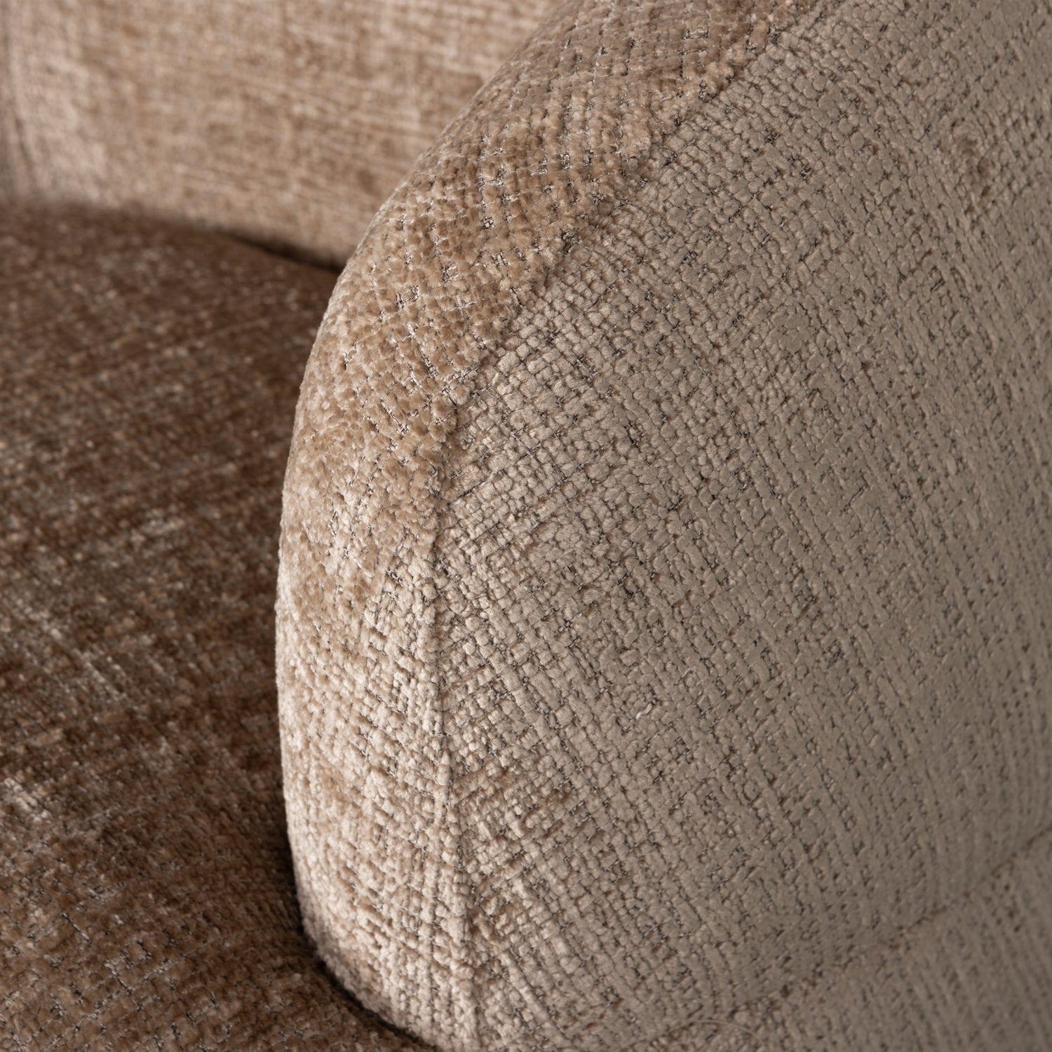 800037-S-02_VS_FA_Woolly_draaifauteuil_chenille_zand_detail.png?auto=webp&format=png&width=1500&height=1500