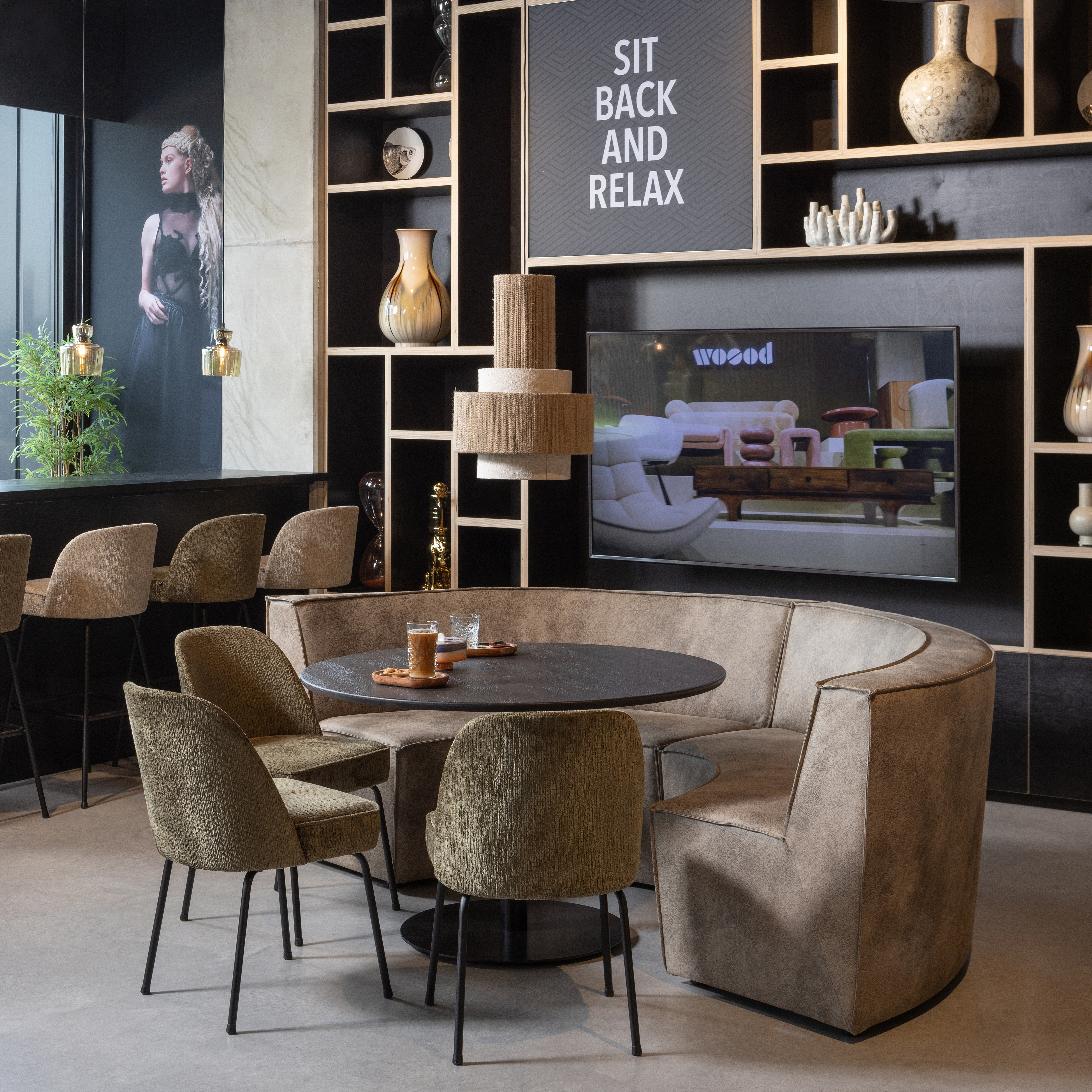 200426-E-200419-E-377365-N-800816-BO-01_SF_WE_Europa_4_zits_2_zits_eetbank_elephant_skin_Pelle_Vogue_Bonsai_VIERKANT.jpg?auto=webp&format=png&width=1500&height=1500