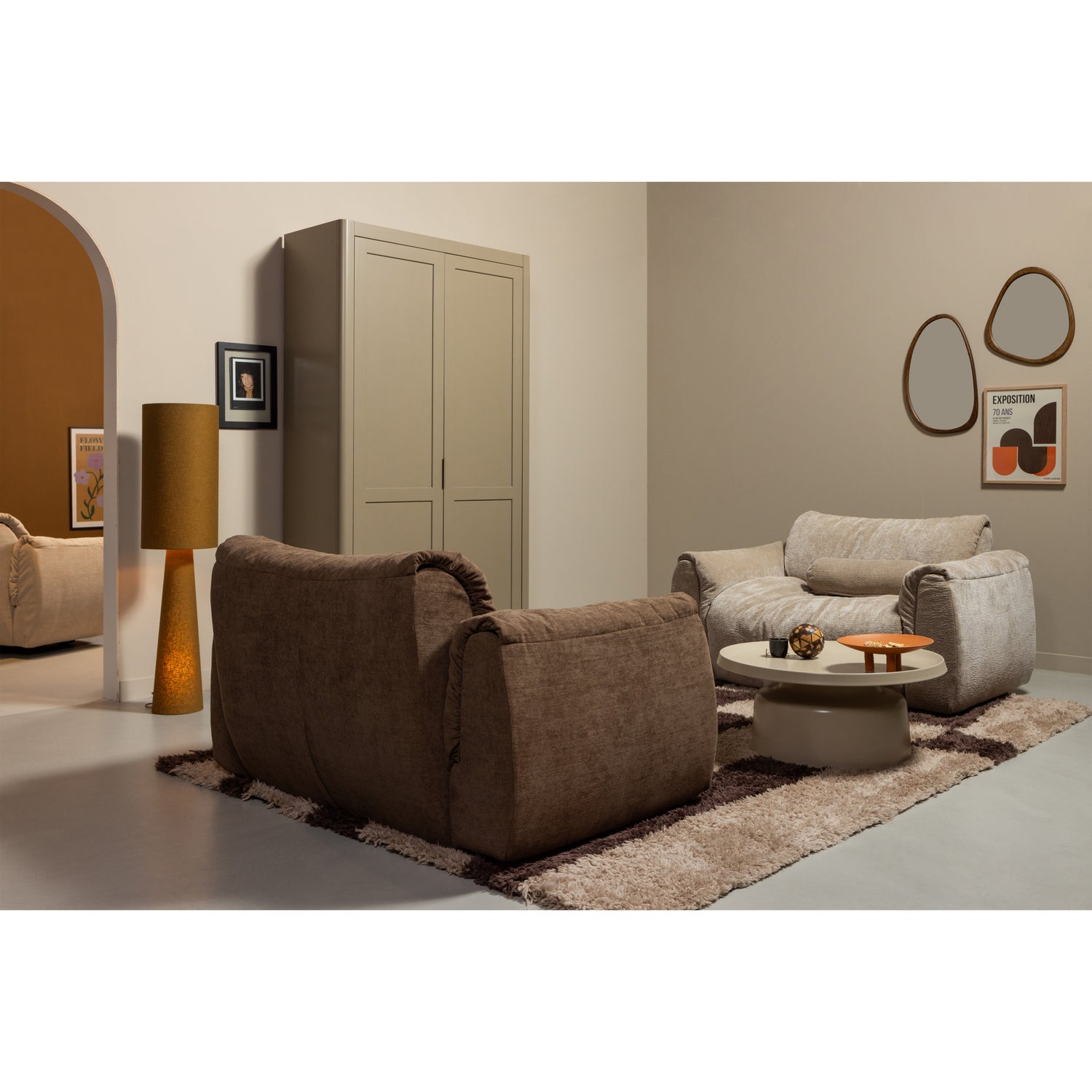 377525-SA-377525-BR-375061-S-377517-MD-377496-N-377495-N-801396-T-01_SF_WE_Baggy_loveseat_Peer_bijzettafel_Gunnar_Leif_spiegel_Loft.jpg?auto=webp&format=png&width=1500&height=1500