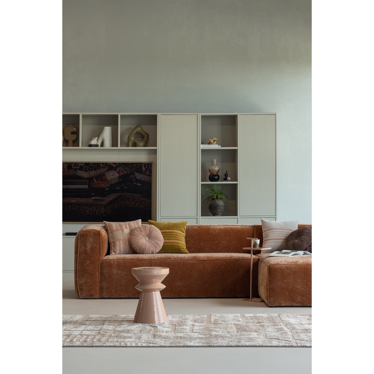 375694-VE-377557-DU-377558-DU-377559-DU-377560-DU-377564-BN-375109-R-377625-T-02_SF_ES_Bean_hoekbank_Meggy_opbergkast_Feis_Fedde_Lovi.png?auto=webp&format=png&width=1500&height=1500