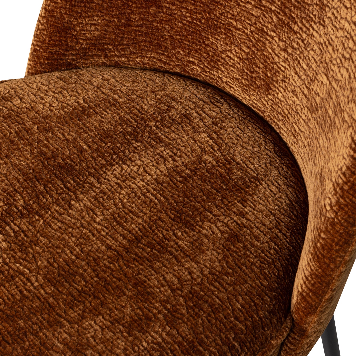 800816-MB-01_VS_BP_Vogue_eetkamerstoel_3D_chenille_midden_bruin_detail.png?auto=webp&format=png&width=1500&height=1500