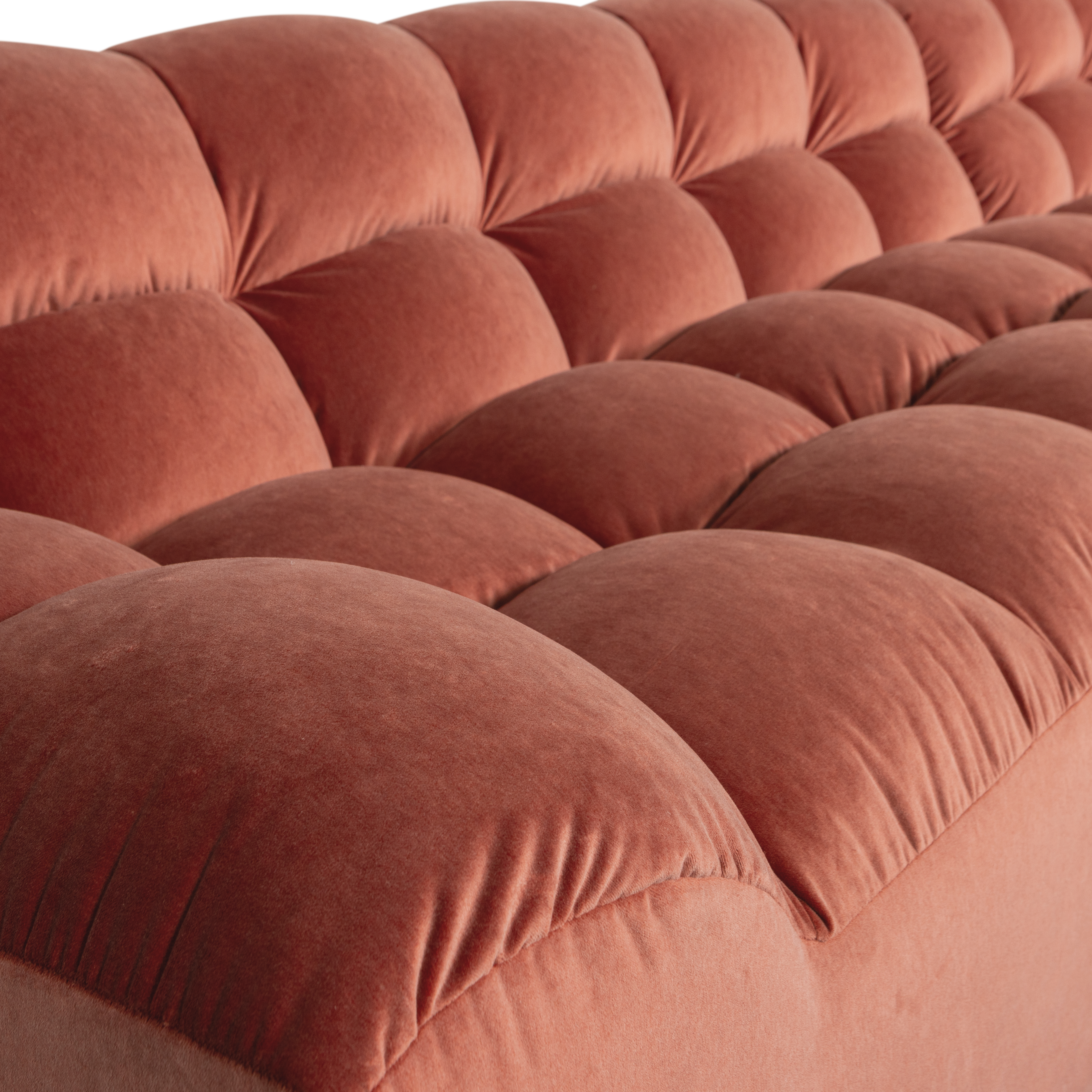 200421-FB-02_VS_BL_Allure_chaise_longue_rechts_gewassen_fluweel_blush_detail.png?auto=webp&format=png&width=1500&height=1500