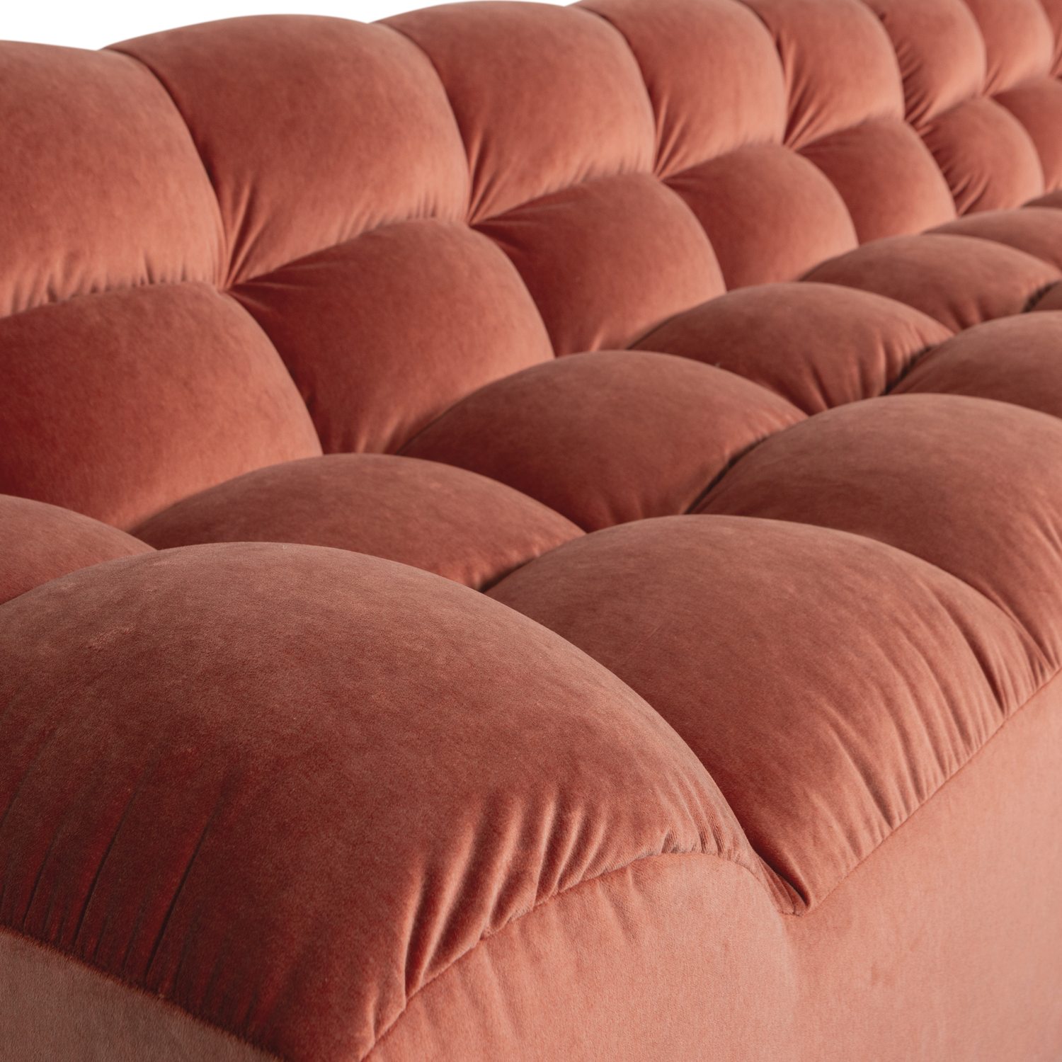 200421-FB-02_VS_BL_Allure_chaise_longue_rechts_gewassen_fluweel_blush_detail.png?auto=webp&format=png&width=1500&height=1500