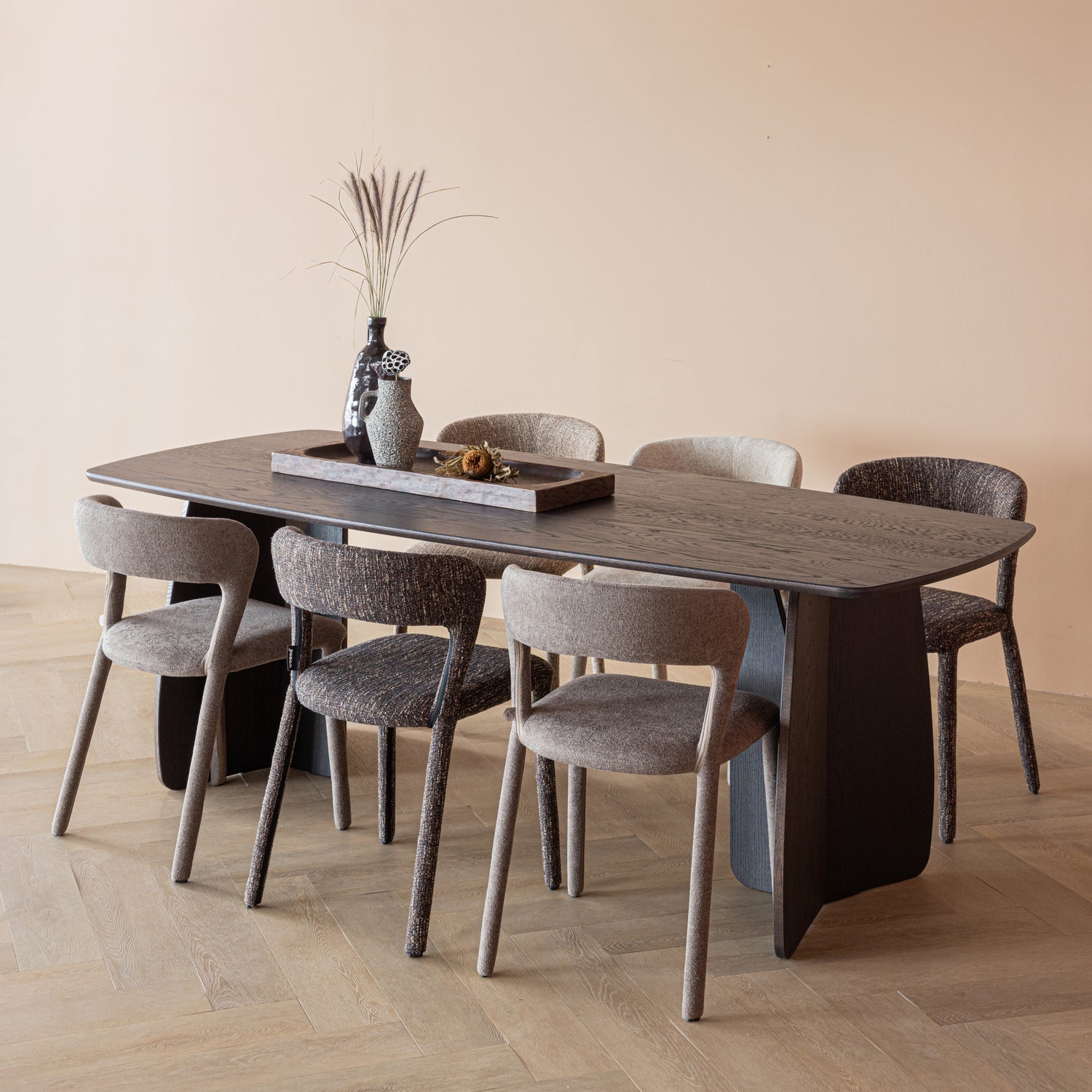 377929-B__801419-T__801419-BM__801419-Z_02_SF_FQ_Oakline_curve_eettafel_180x100cm_mystic_brown_Noble_vierkant.jpg?auto=webp&format=png&width=1500&height=1500