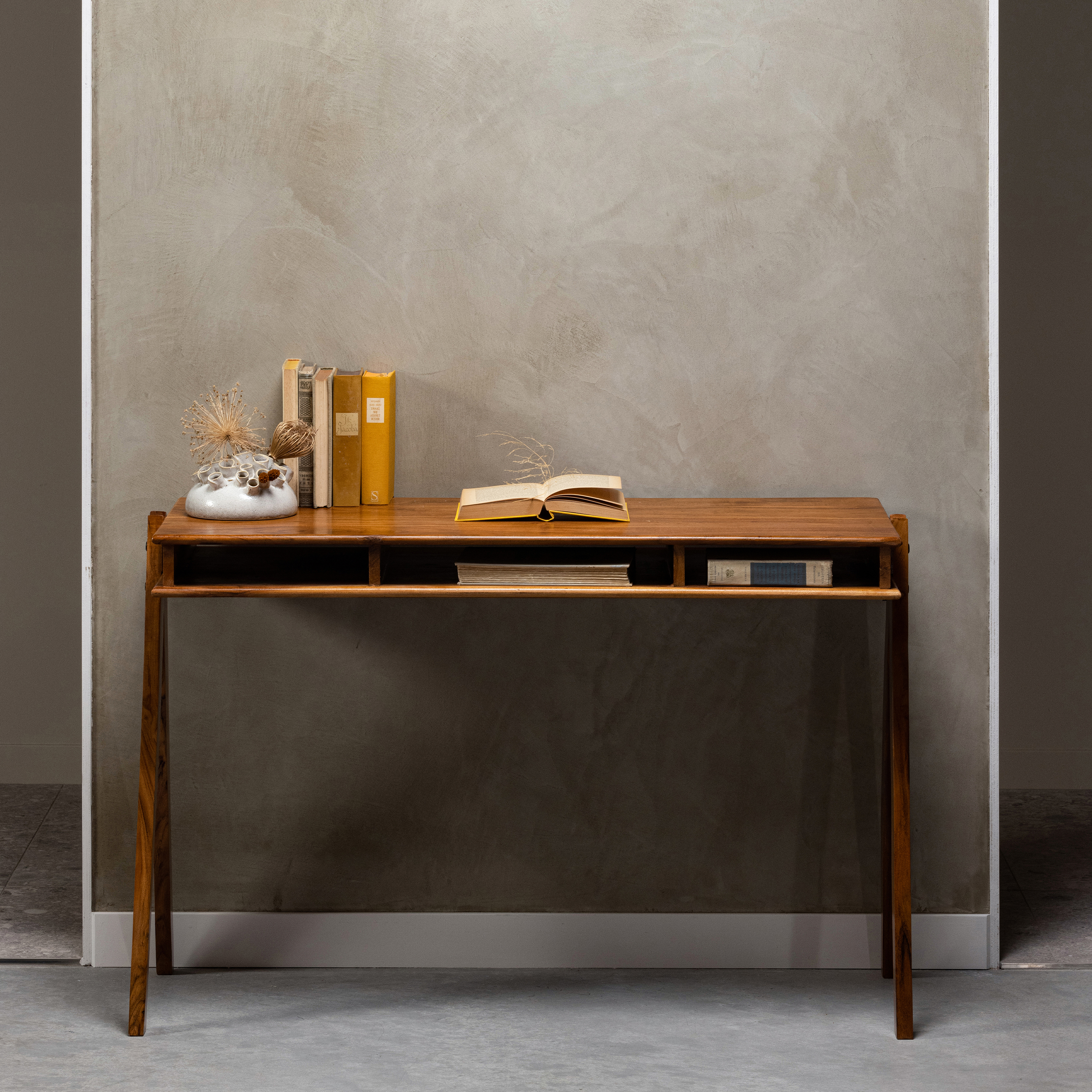 800368-B-801105-O_01_SF_BP_Compartment_bureau_Coral_vaas_VIERKANT.jpg?auto=webp&format=png&width=1500&height=1500