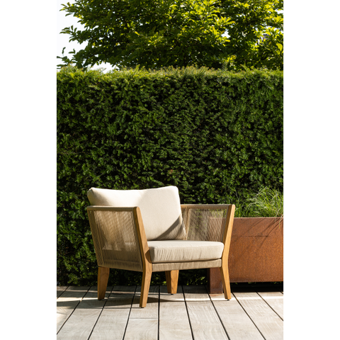 BH428LCS-02_SF_EXT_San_Remo_fauteuil_teak_zand.jpg?auto=webp&format=png