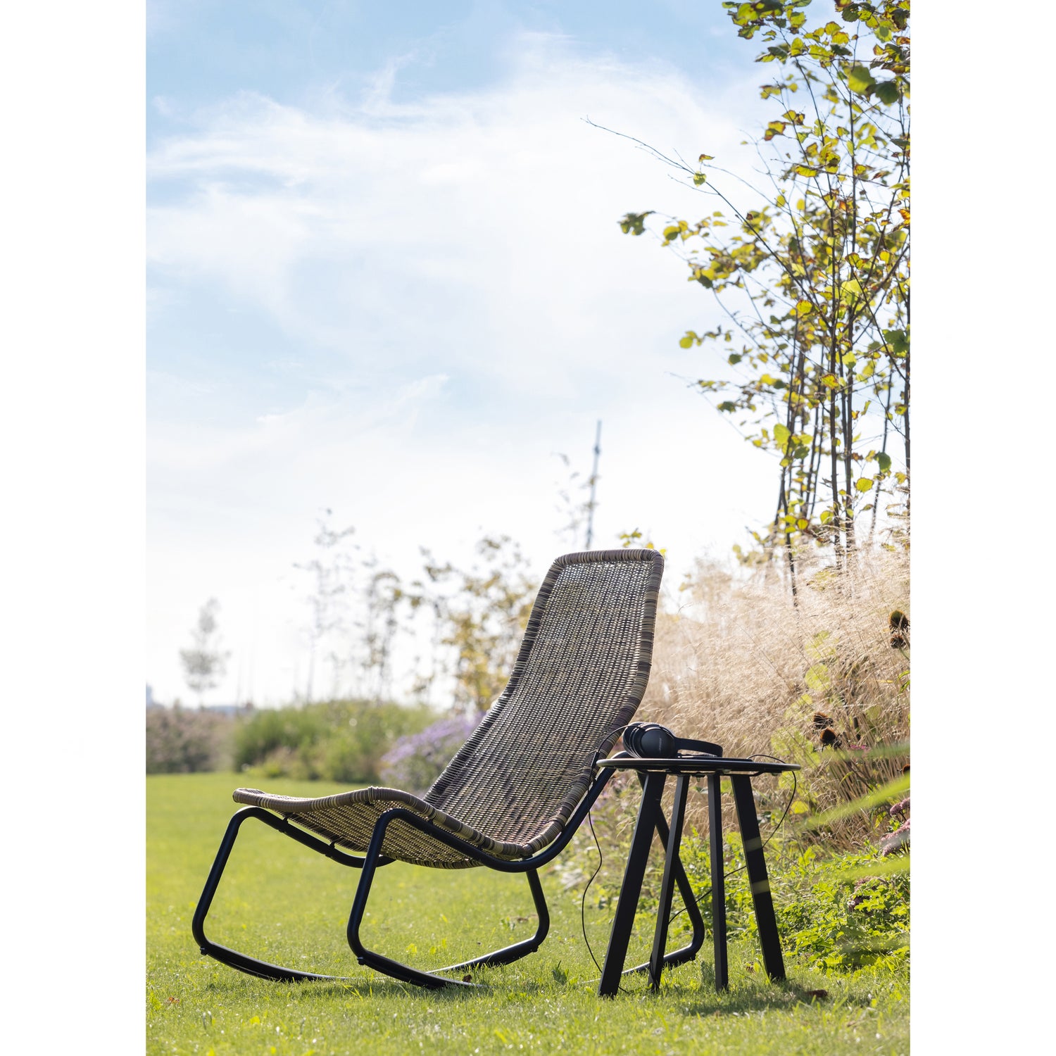 377259-N-377183-Z-02_SF_FA_Tom_schommelstoel_naturel_Fer_bijzettafel.jpg?auto=webp&format=png&width=1500&height=1500