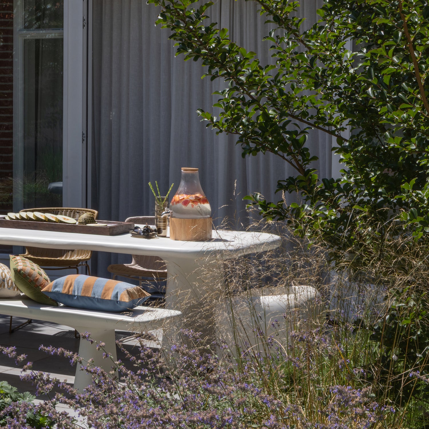 377697-M__377696-M_01_SF_WO_Loggia_tuinbank_190x40_cm_Loggia_tuintafel_200x100_cm.jpg?auto=webp&format=png&width=1500&height=1500