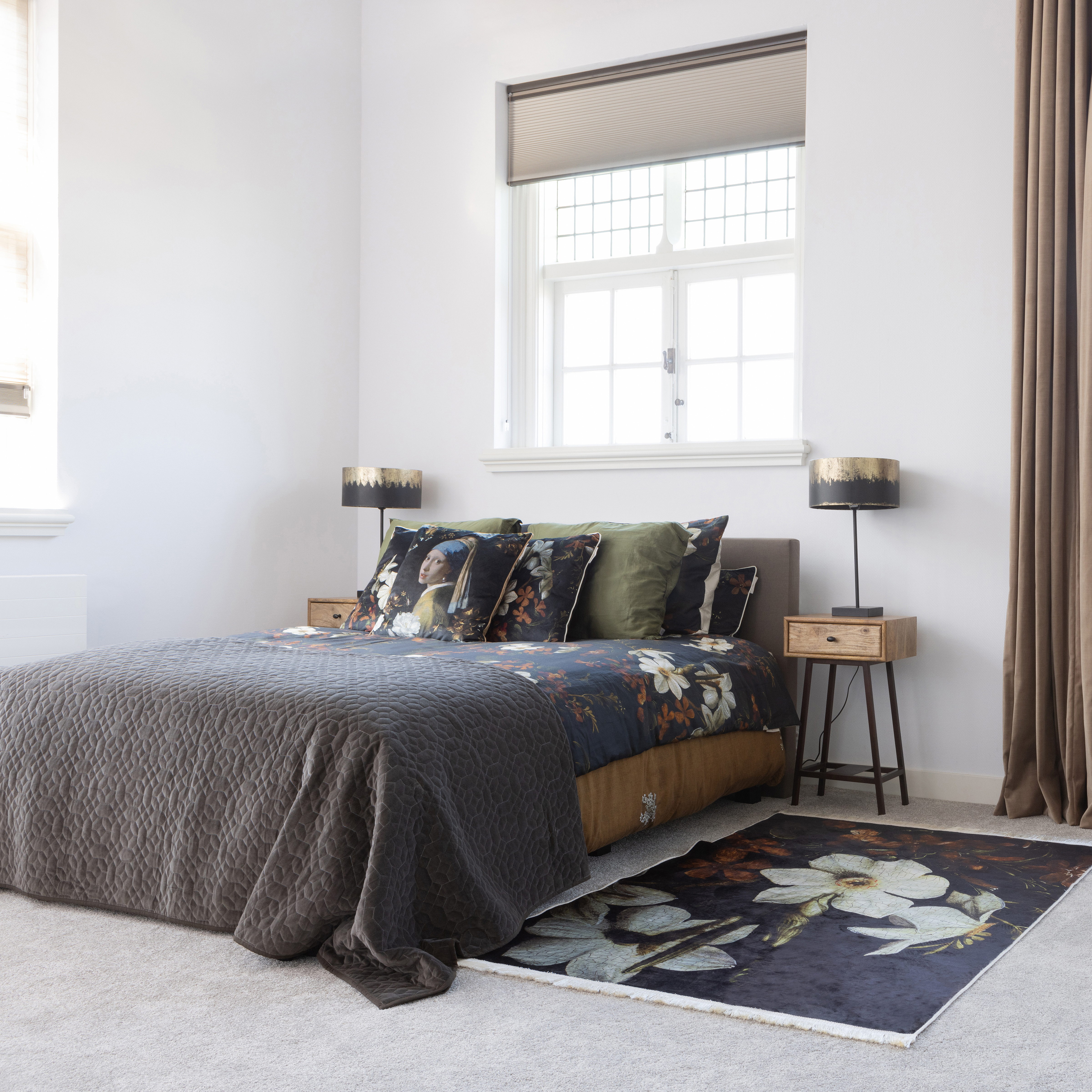 401296-401055-800190-K801007-Z-375940-800748-S-02_SF_BL_Essenza_Lauren_Fleur_Geometric_sprei_Blackout_lamp_Skybox_Vogue_geweven_zand.jpg?auto=webp&format=png&width=1500&height=1500