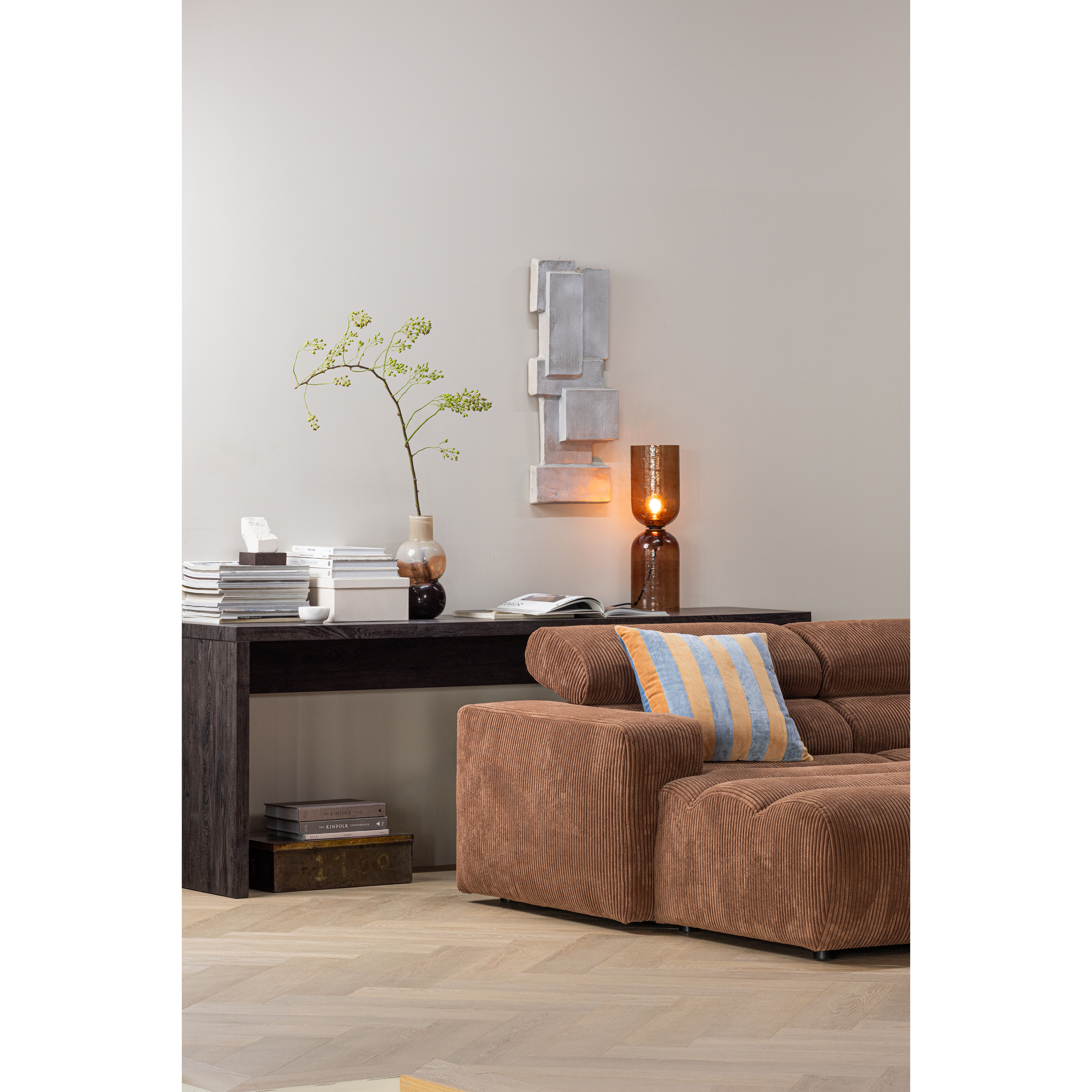 377579-D-375034-B-377565-NB-377662-RE-377663-RE-377667-RE-01_SF_WP_Novi_bank_Laon_kussens_Gigi_tafelmap_Maan_bijzettafel.png?auto=webp&format=png&width=1500&height=1500