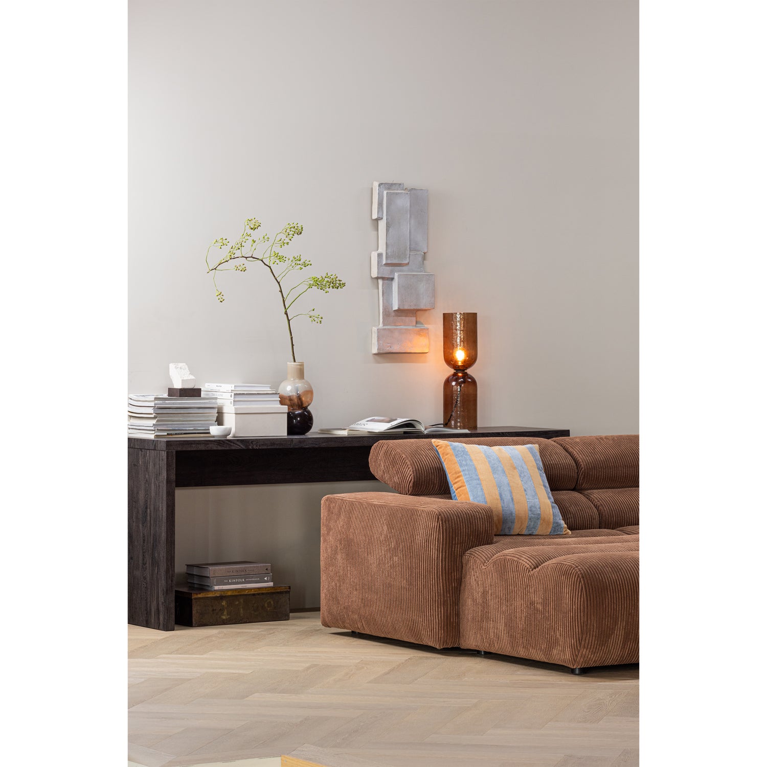 377579-D-375034-B-377565-NB-377662-RE-377663-RE-377667-RE-01_SF_WP_Novi_bank_Laon_kussens_Gigi_tafelmap_Maan_bijzettafel.png?auto=webp&format=png&width=1500&height=1500