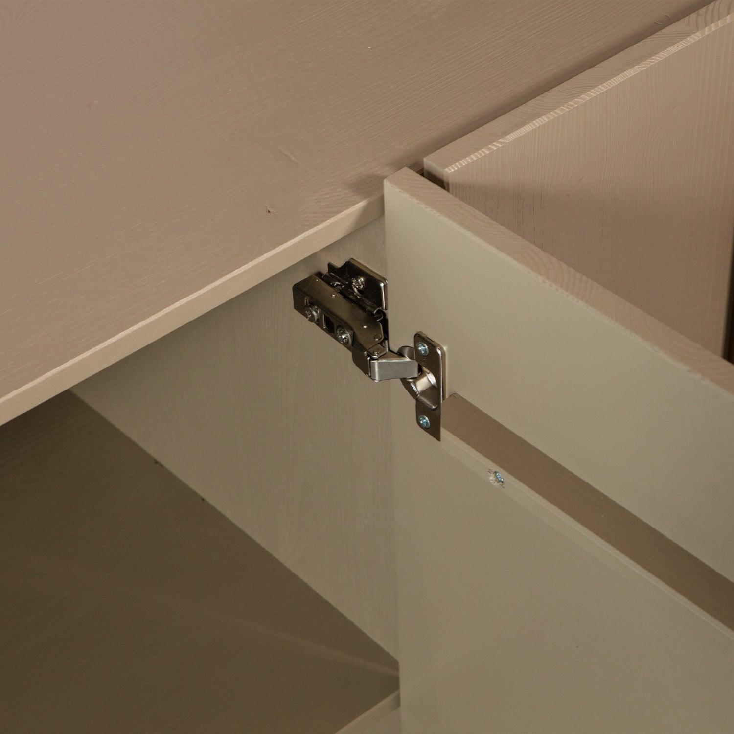 373991-M-01_VS_WE_Basu_dressoir_grenen_mud_detail.png?auto=webp&format=png&width=1500&height=1500