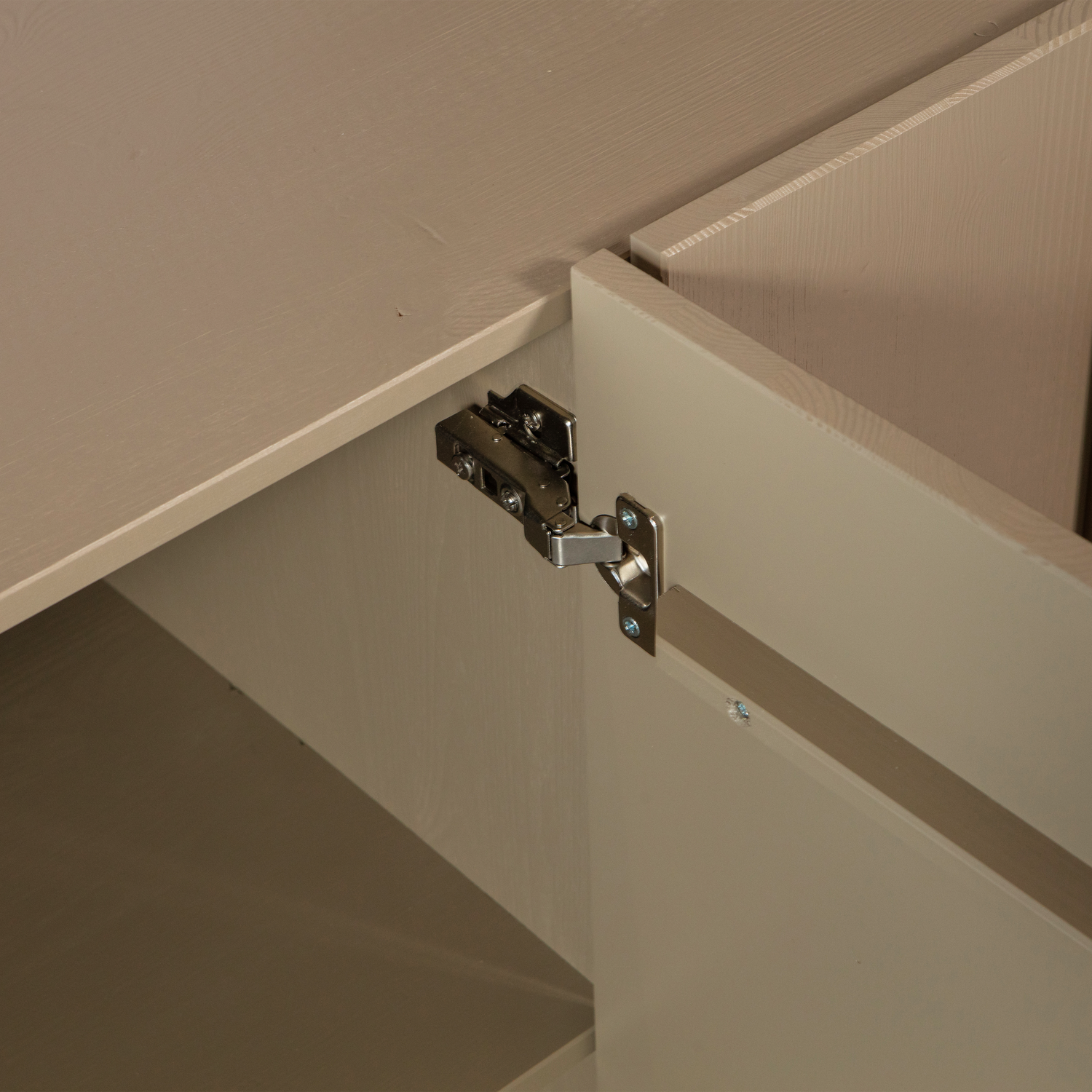 373991-M-01_VS_WE_Basu_dressoir_grenen_mud_detail.png?auto=webp&format=png&width=1500&height=1500