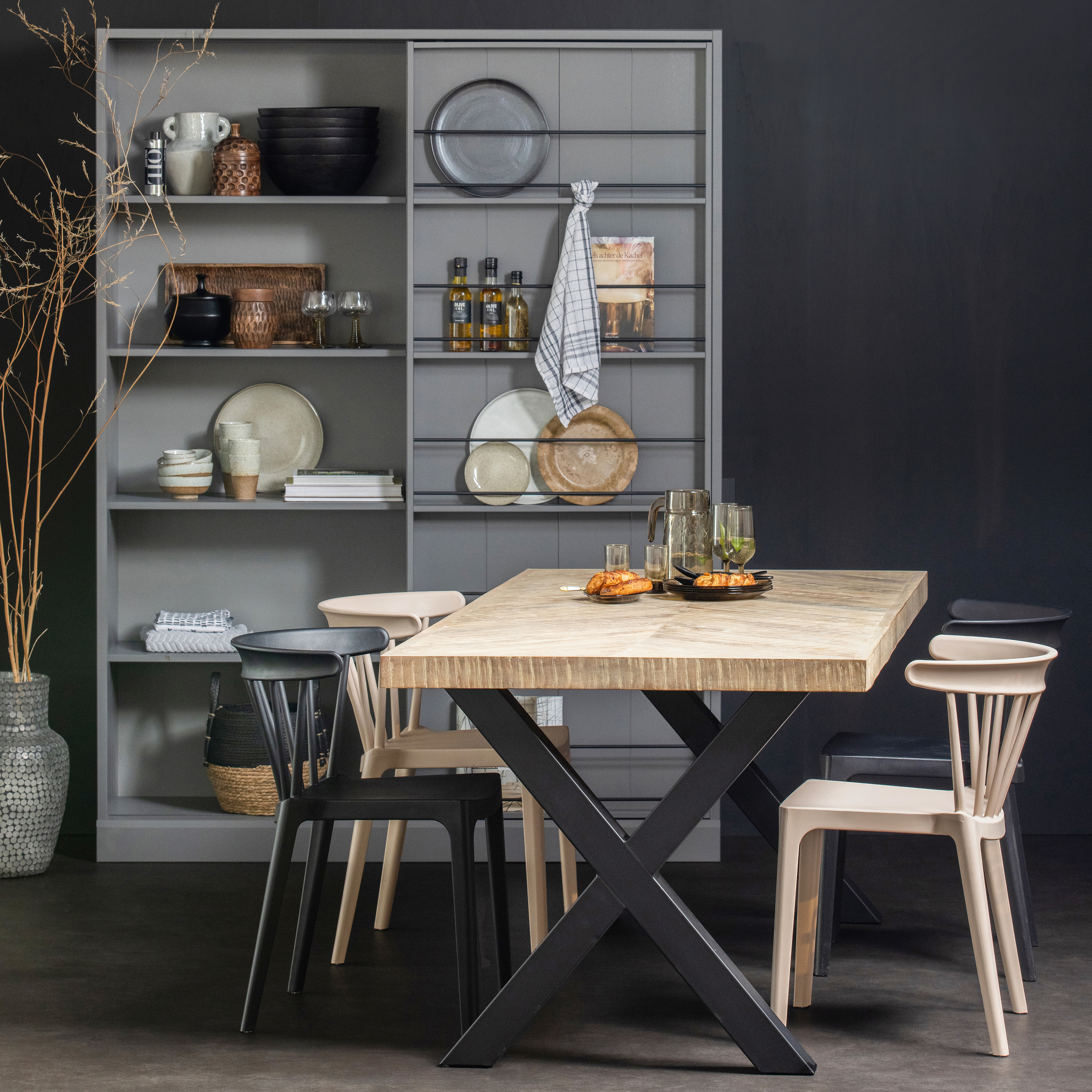 375909-A-3756013-375909-378634-N-378634-Z-373650-L-01_SF_Tablo_tafelpoot_Alkmaar_mango_visgraat_tafelblad_Bliss_Swing_VIERKANT.jpg?auto=webp&format=png&width=1500&height=1500