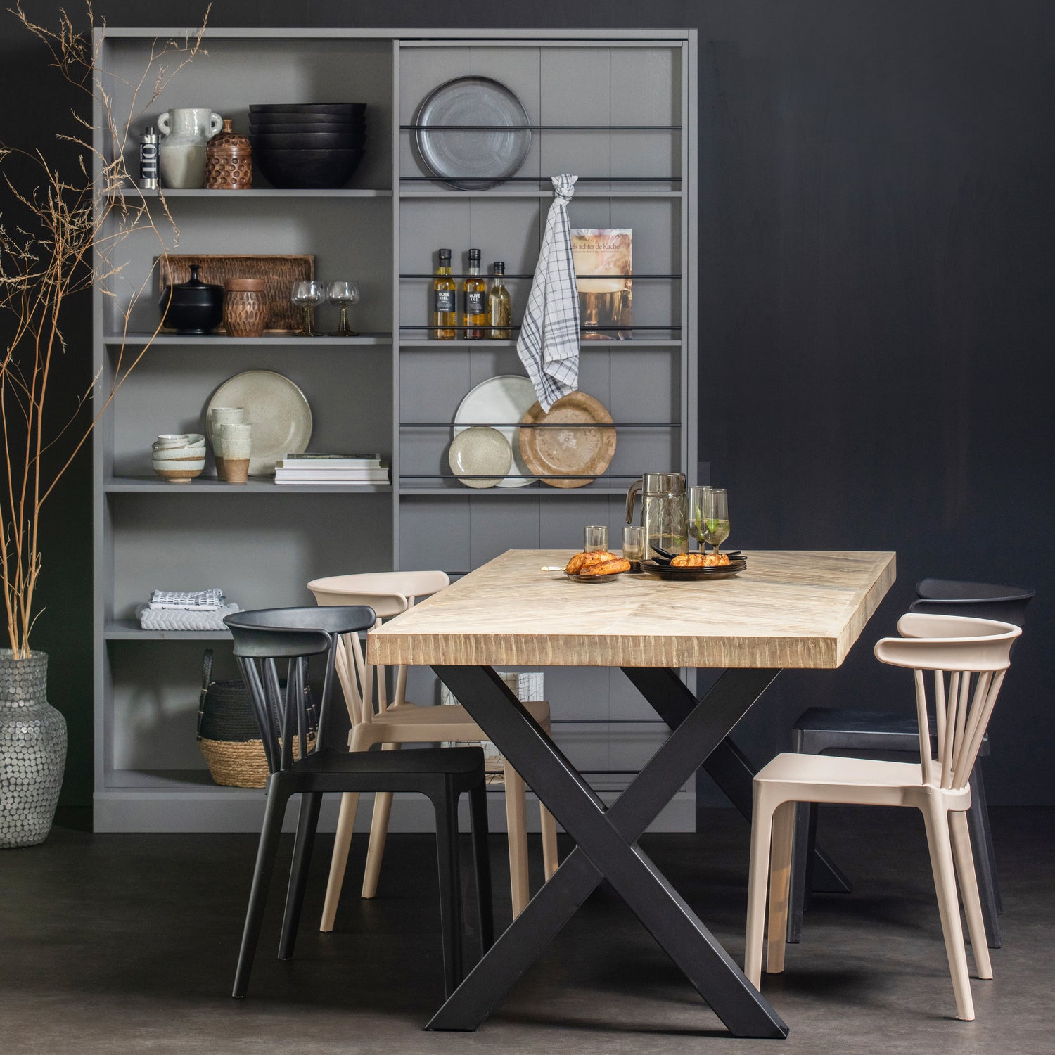 375909-A-3756013-375909-378634-N-378634-Z-373650-L-01_SF_Tablo_tafelpoot_Alkmaar_mango_visgraat_tafelblad_Bliss_Swing_VIERKANT.jpg?auto=webp&format=png&width=1500&height=1500