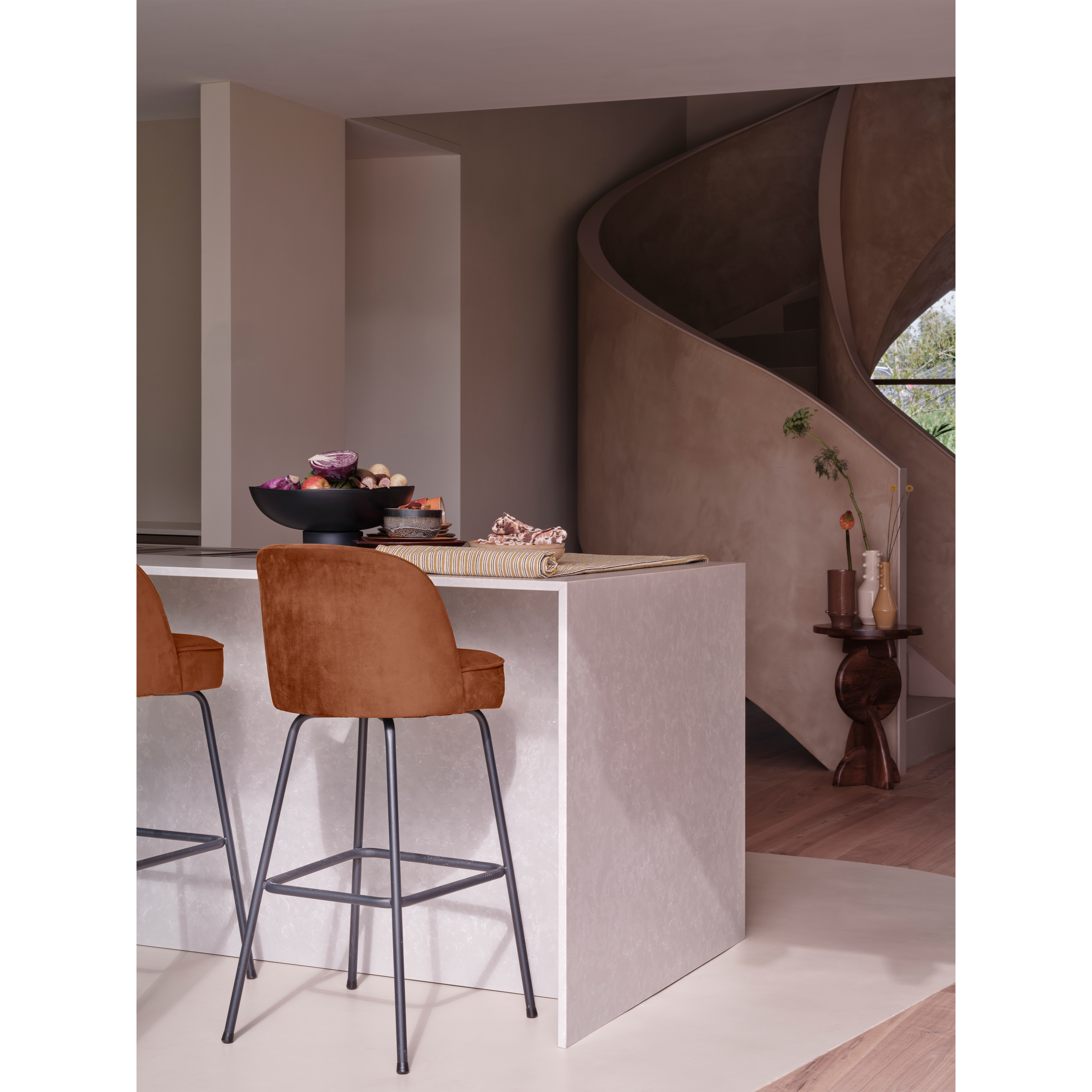 800293-R-02_SF_BP_Vogue_barstoel_80_cm_fluweel_roest_PS.jpg?auto=webp&format=png&width=1500&height=1500