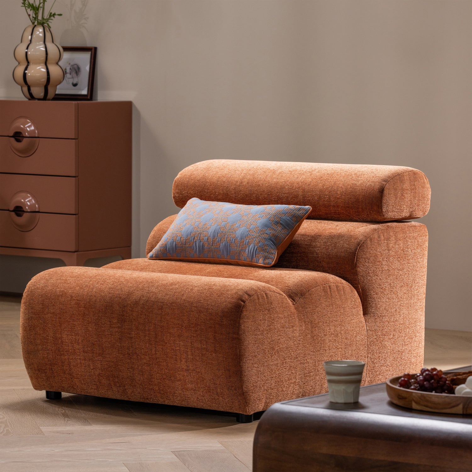 377478-N-375189-MM-377565-NB-377662-OM-02_SF_WP_Novi_1-zits_Loan_kussens_Merge_ladekast_Kency_vaas_vierkant.png?auto=webp&format=png&width=1500&height=1500