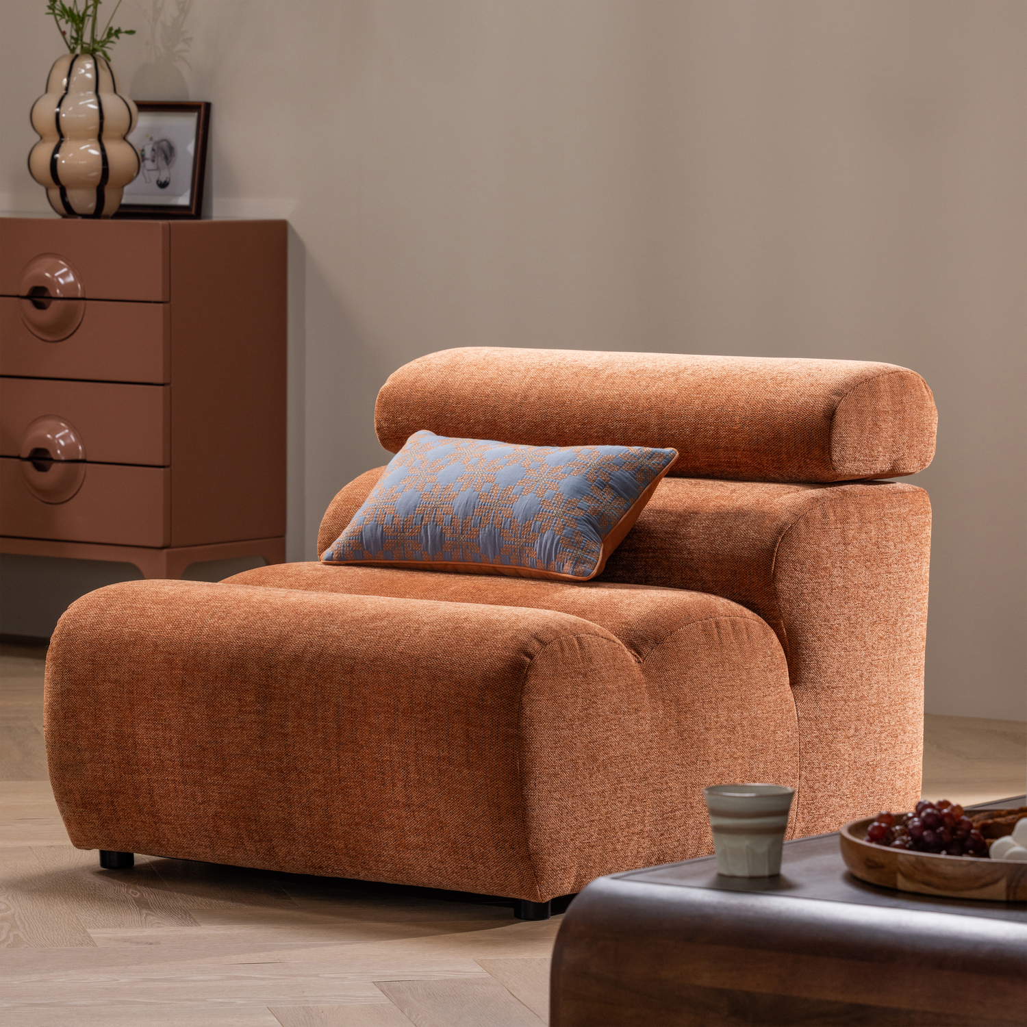 377478-N-375189-MM-377565-NB-377662-OM-02_SF_WP_Novi_1-zits_Loan_kussens_Merge_ladekast_Kency_vaas_vierkant.png?auto=webp&format=png&width=1500&height=1500