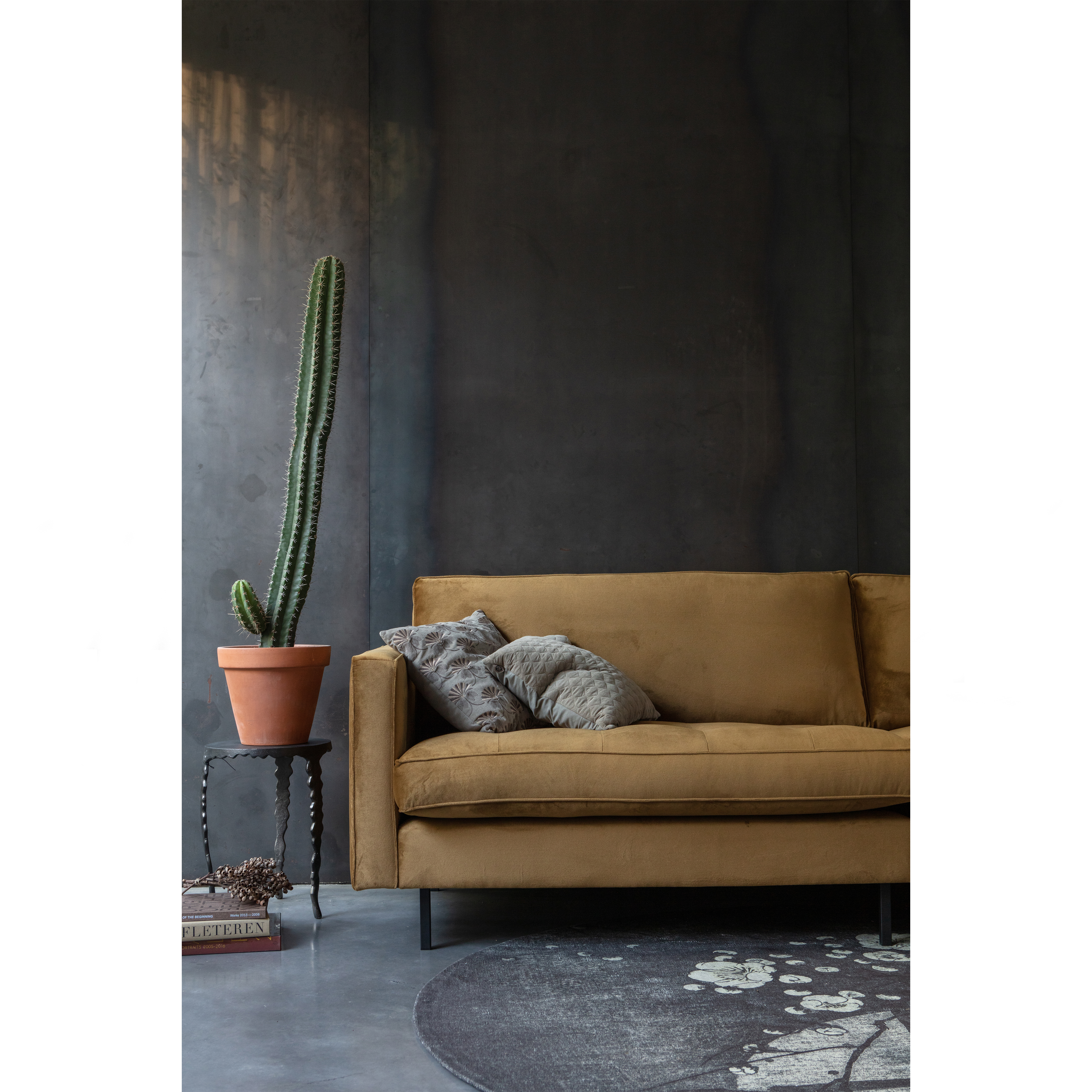 800576-14-800193-Z-800073-K-800068-K-02_SF_BP_Rodeo_classic_bank_Night_blossom_vloerkleed_Vintage_floral_Contact_kussen.jpg?auto=webp&format=png&width=1500&height=1500