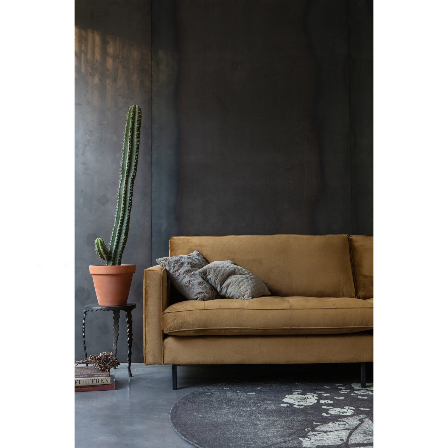 800576-14-800193-Z-800073-K-800068-K-02_SF_BP_Rodeo_classic_bank_Night_blossom_vloerkleed_Vintage_floral_Contact_kussen.jpg?auto=webp&format=png&width=1500&height=1500