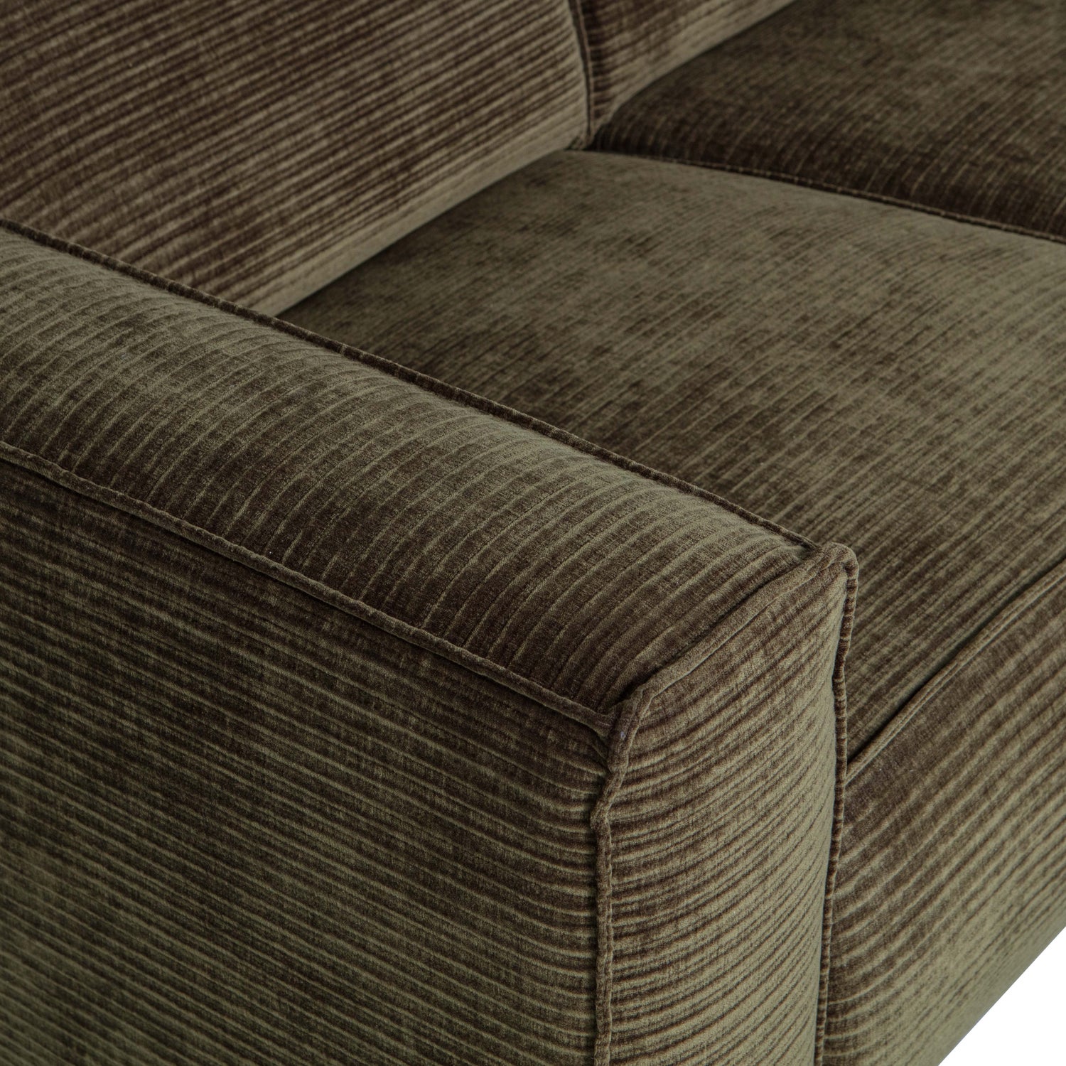 378657-W-02_VS_BP_Statement_-zits_bank_280_cm_platte_brede_rib_warm_groen_detail.jpg?auto=webp&format=png&width=1500&height=1500