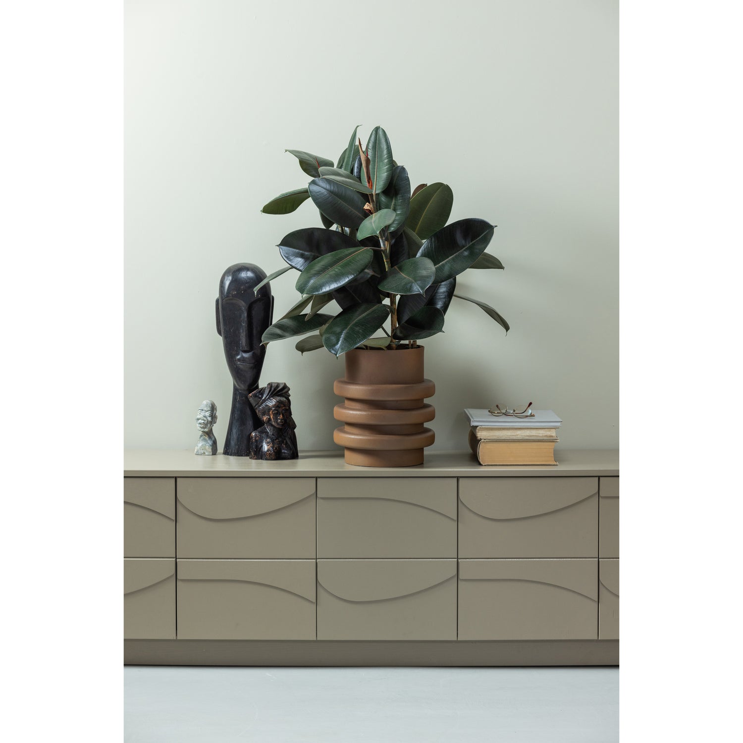 TEO-TVME-1-MD-377356-T-01_SF_WE_Teo_tv_meubel_Malin_ribbelvaas.jpg?auto=webp&format=png&width=1500&height=1500