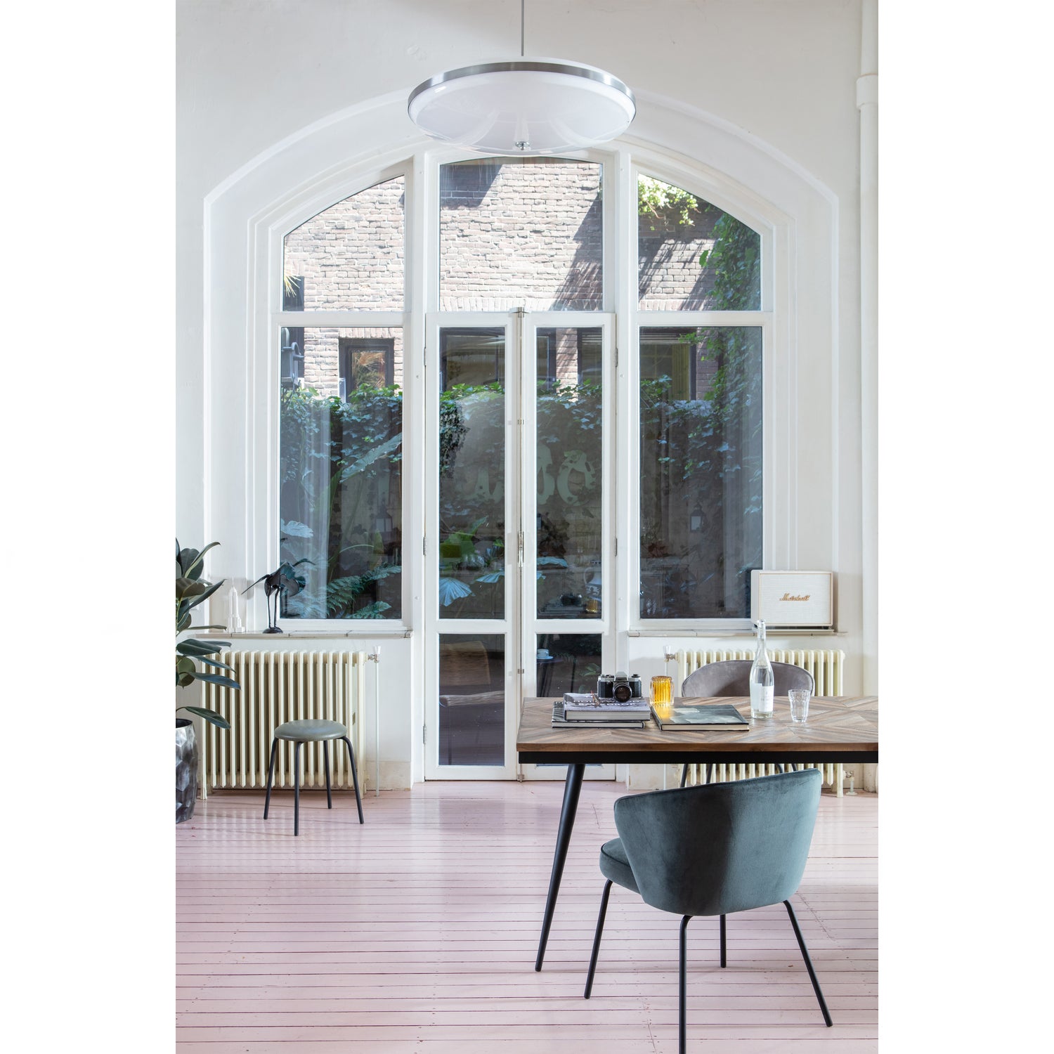 800950-N-800951-N-800172-S-800174-G-800105-Z-800939-N-02_SF_BP_Rhombic_eettafel_Admit_fifties_kruk_Snap_deco_Wisp_fauteuil.jpg?auto=webp&format=png&width=1500&height=1500