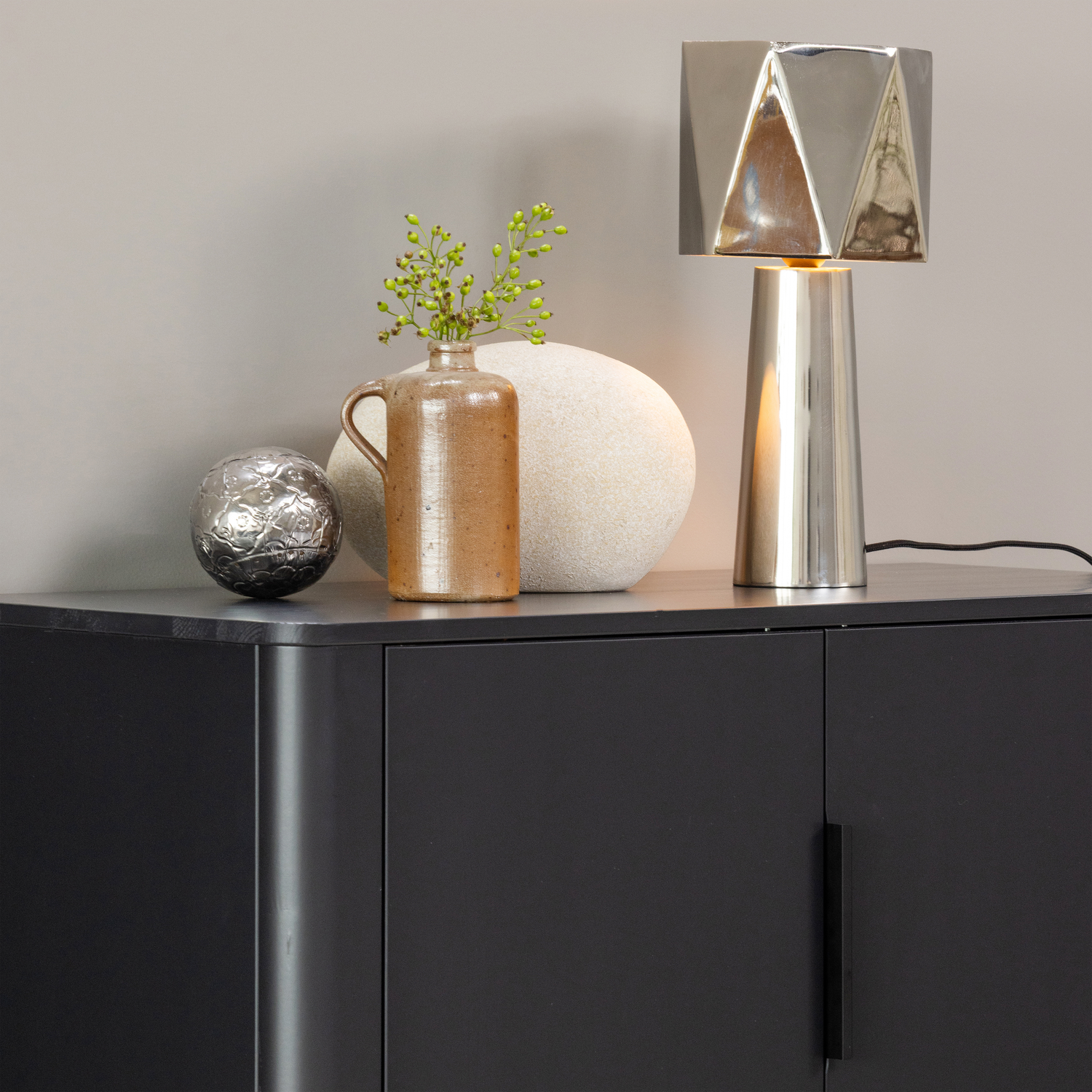 377692-MZ-377622-C-01_Gunnar_2-derus_kast_grenen_matzwart_Rea_tafellamp_vierkant.png?auto=webp&format=png&width=1500&height=1500