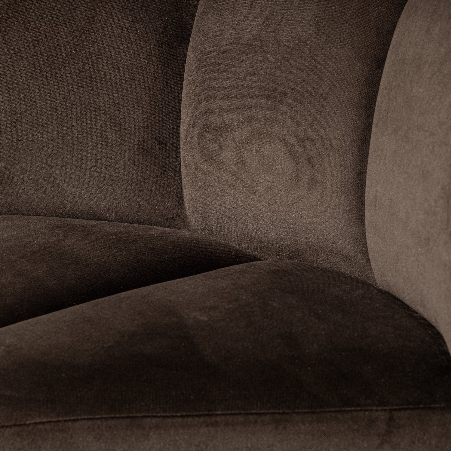 378533-VB_05_VS_WP_Mojo_eetbank_hoek_met_rugleuning_velvet_bruin_C2.png?auto=webp&format=png&width=1500&height=1500