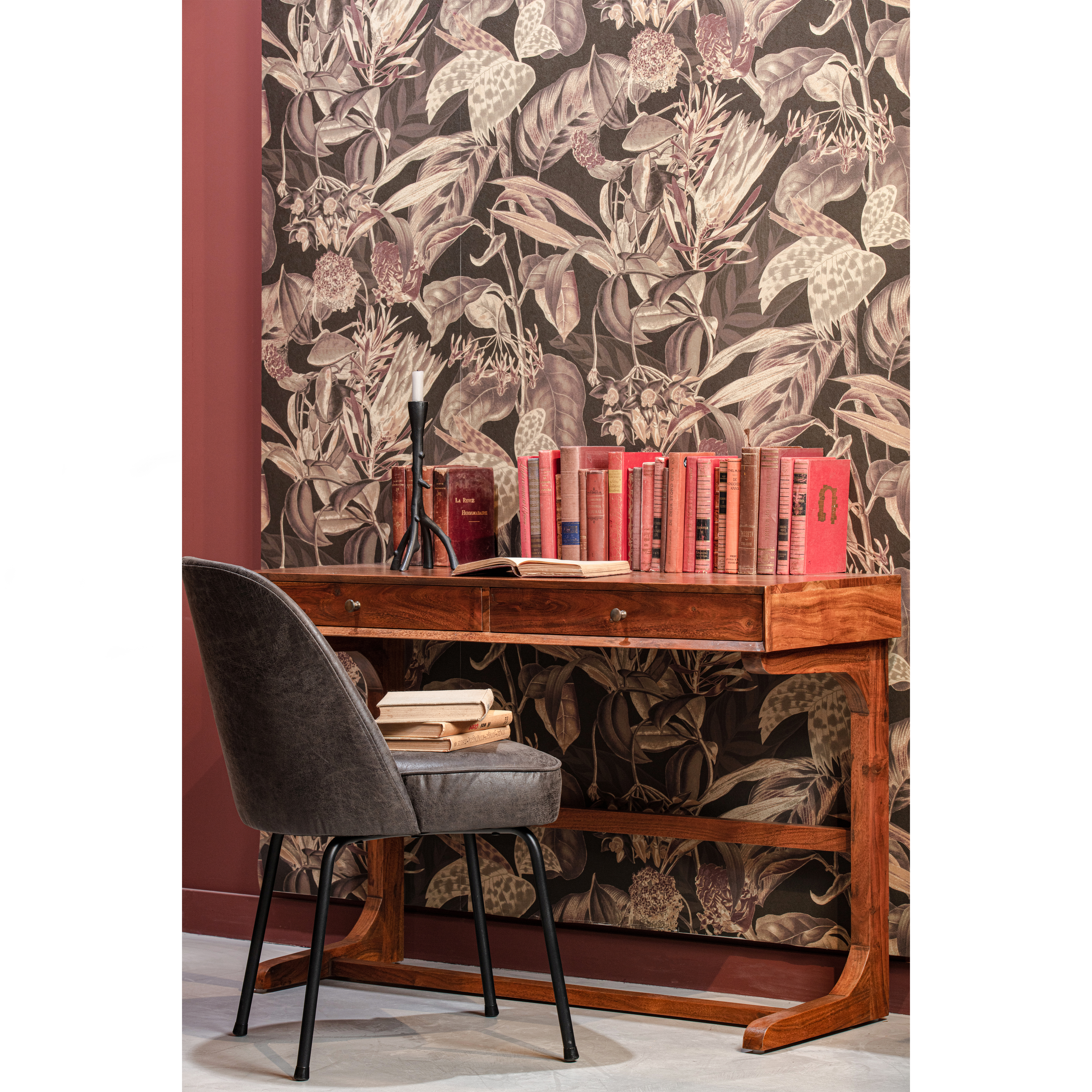 800816-01-800223-B-801019-C-02_SF_BP_Vogue_eetkamerstoel_zwart_leer_Old_school_buro_Posterbehang_Bouquet.jpg?auto=webp&format=png&width=1500&height=1500