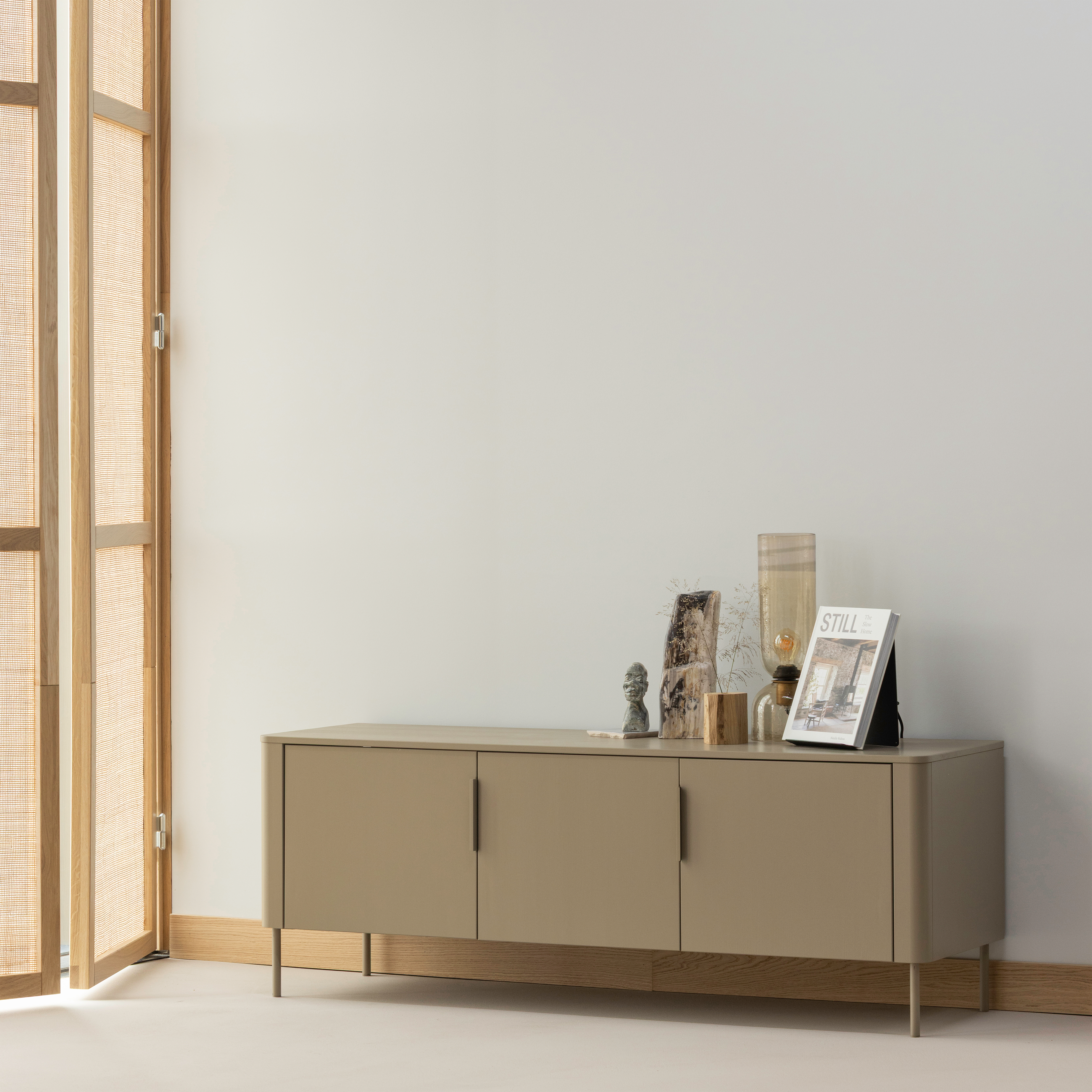 377593-MD-375035-N-02_SF_WP_Gunnar_tv_meubel_Gigi_tafellamp_vierkant.png?auto=webp&format=png&width=1500&height=1500