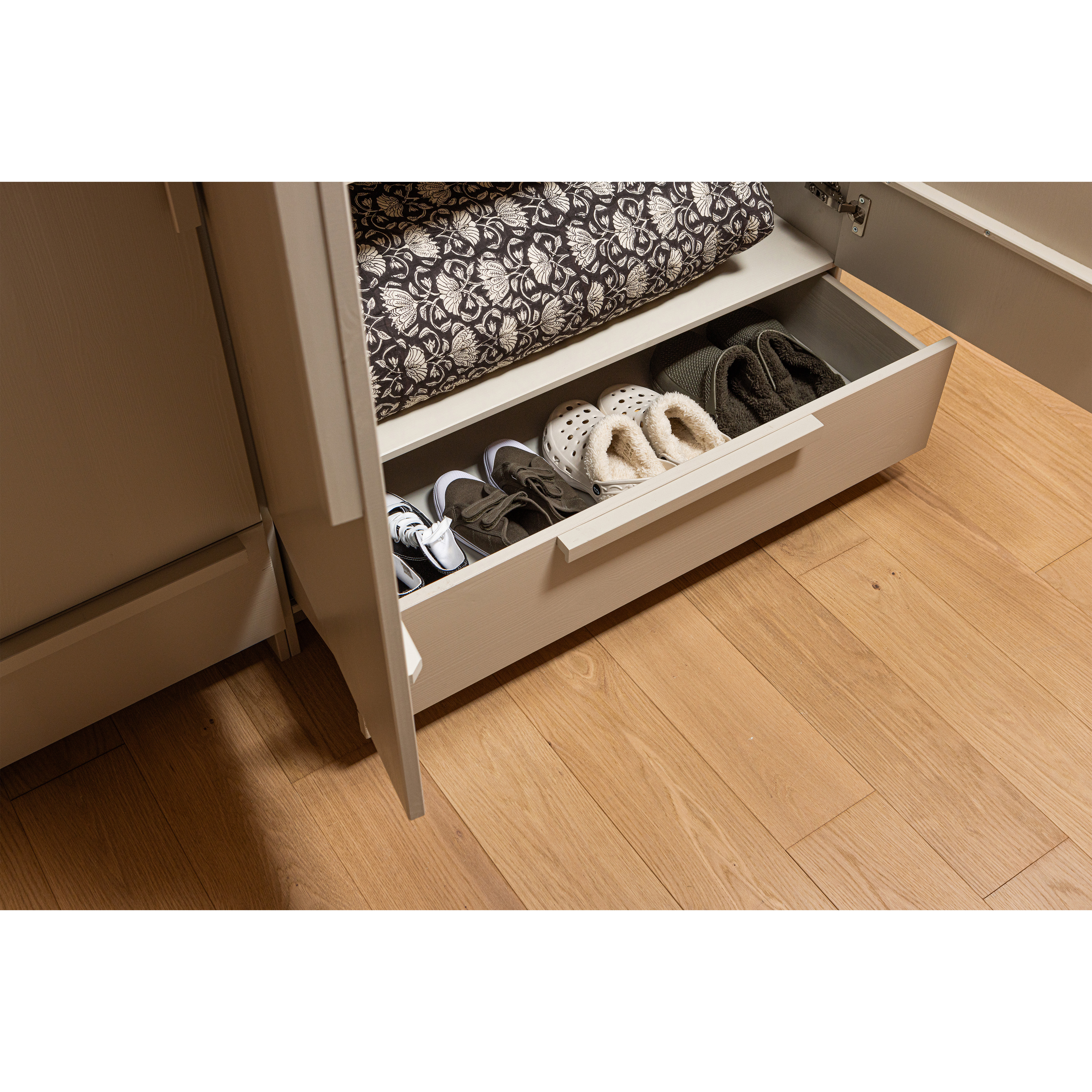 379552-D-01_SF_BL_Pure_2drs_kast_detiail.jpg?auto=webp&format=png&width=1500&height=1500