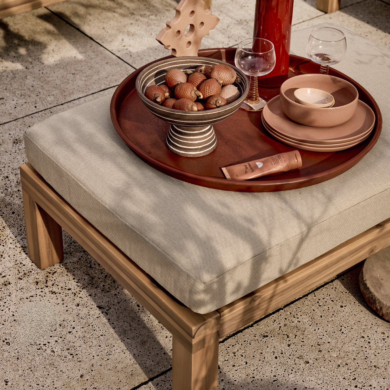 400552-N_01_SF_VT_Relax_tuin_hocker_bijzettafel_acaciahout_vierkant.jpg?auto=webp&format=png&width=1500&height=1500